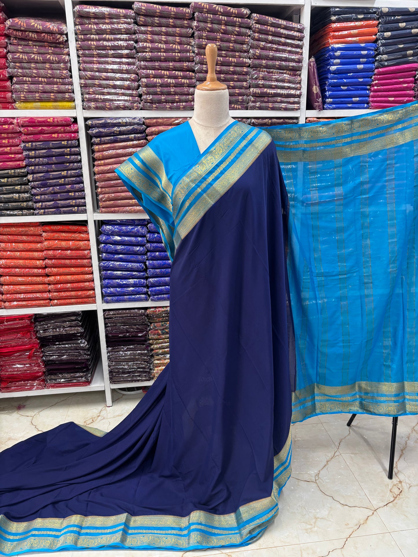 Semi Mysore Crepe (Contrast, Medium Sized Bentex Border)