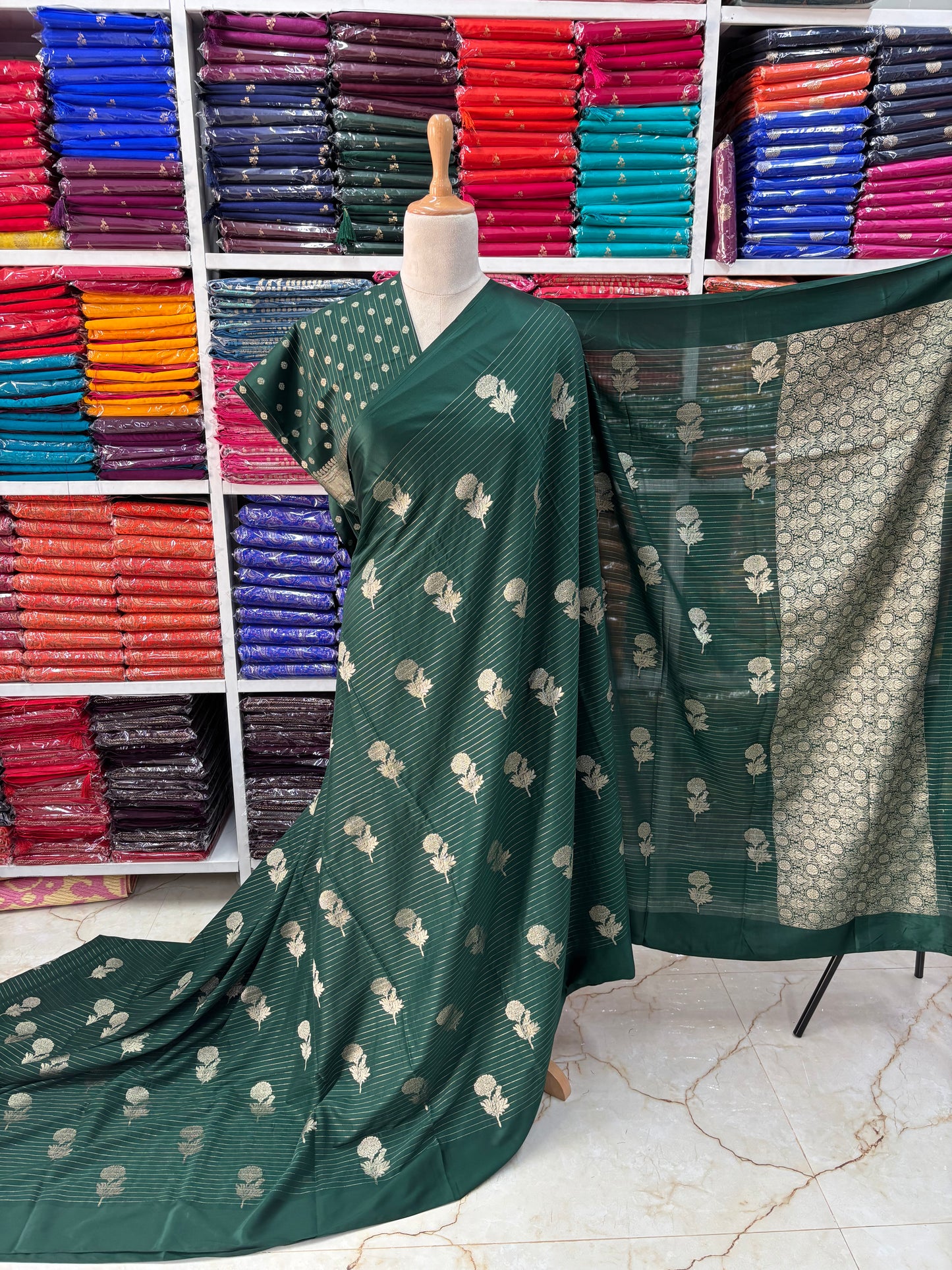 Crepe Satin Border (Borderless)