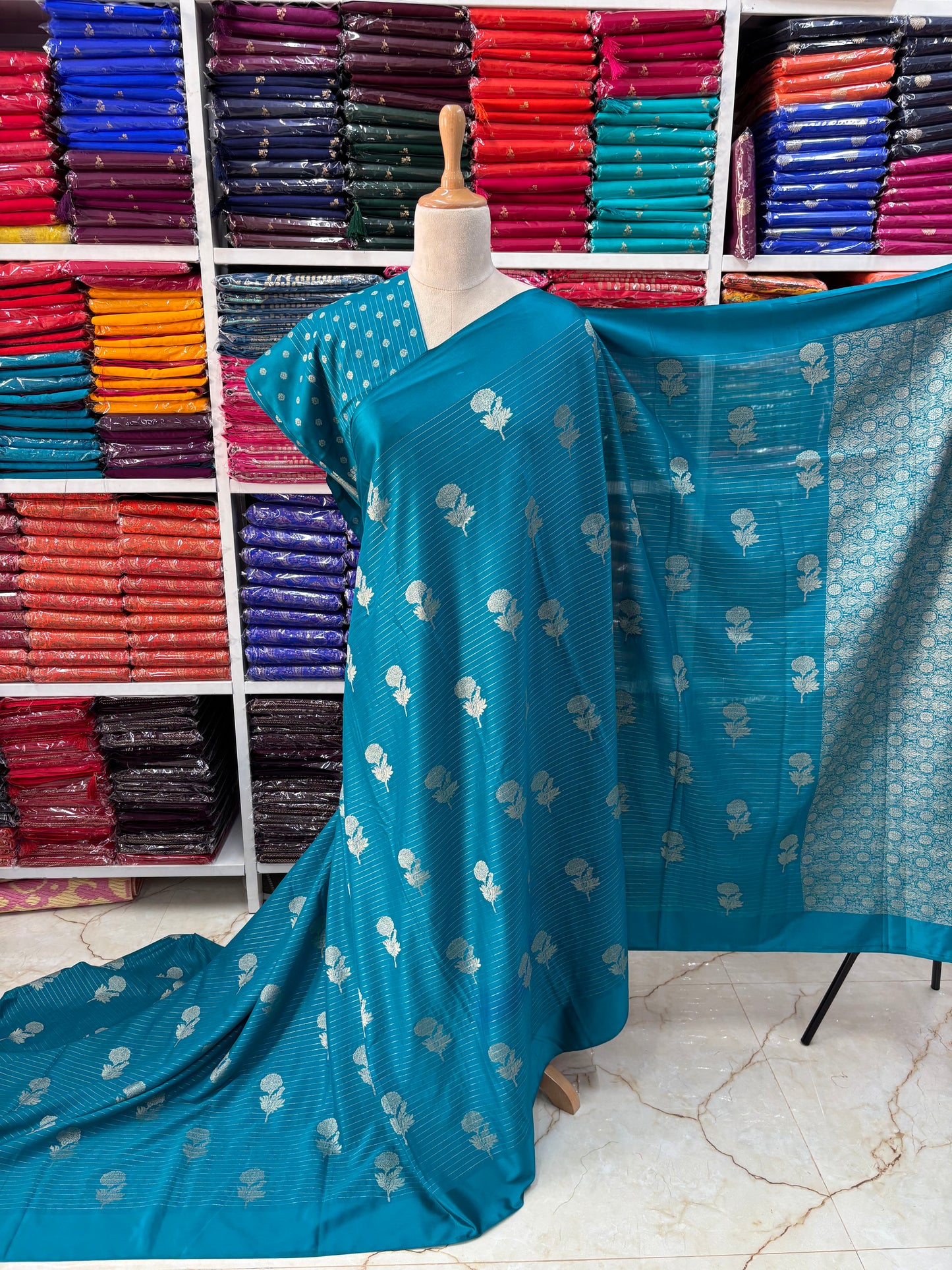 Crepe Satin Border (Borderless)