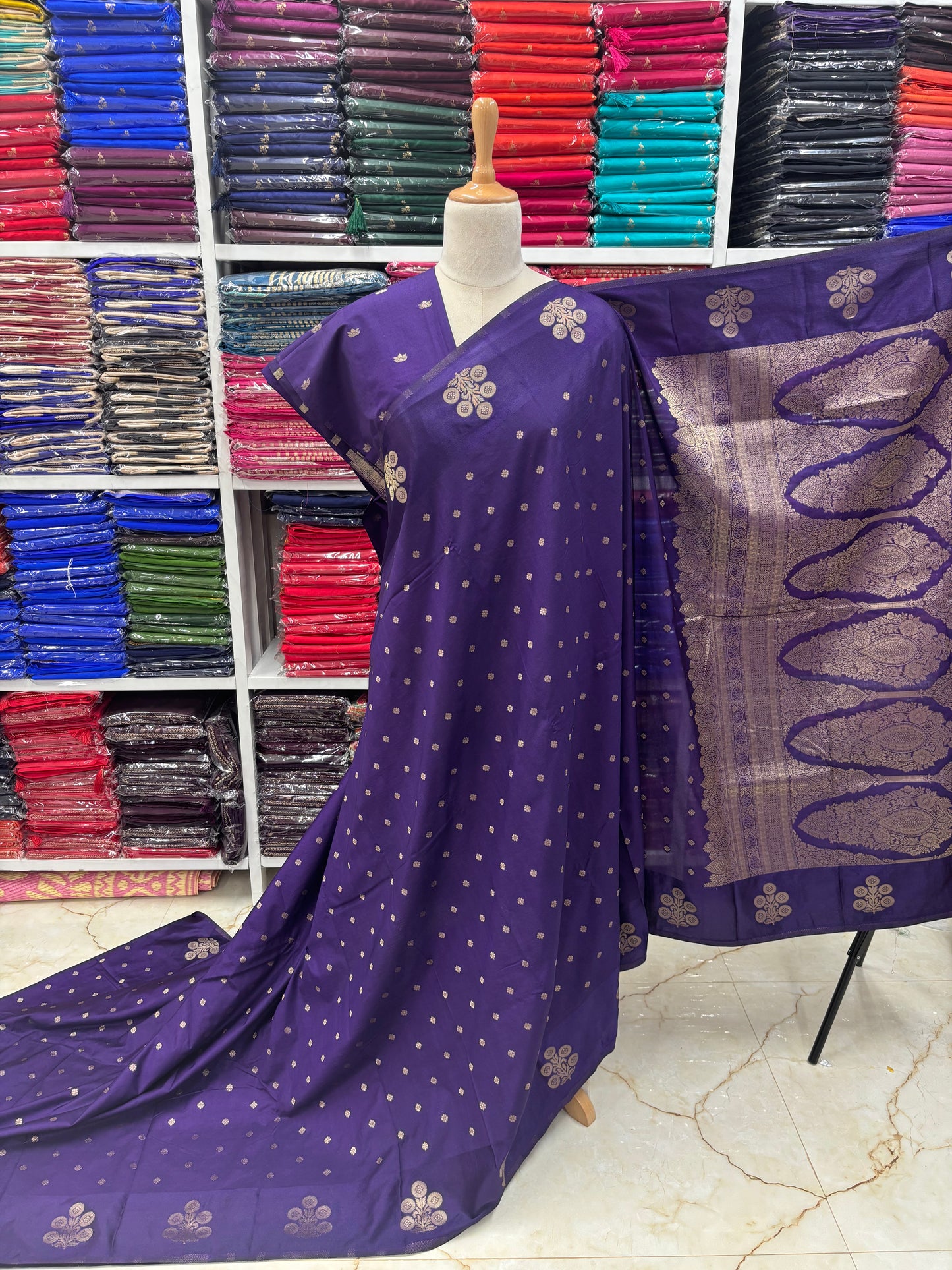 Borderless Georgette (Grand Pallu)