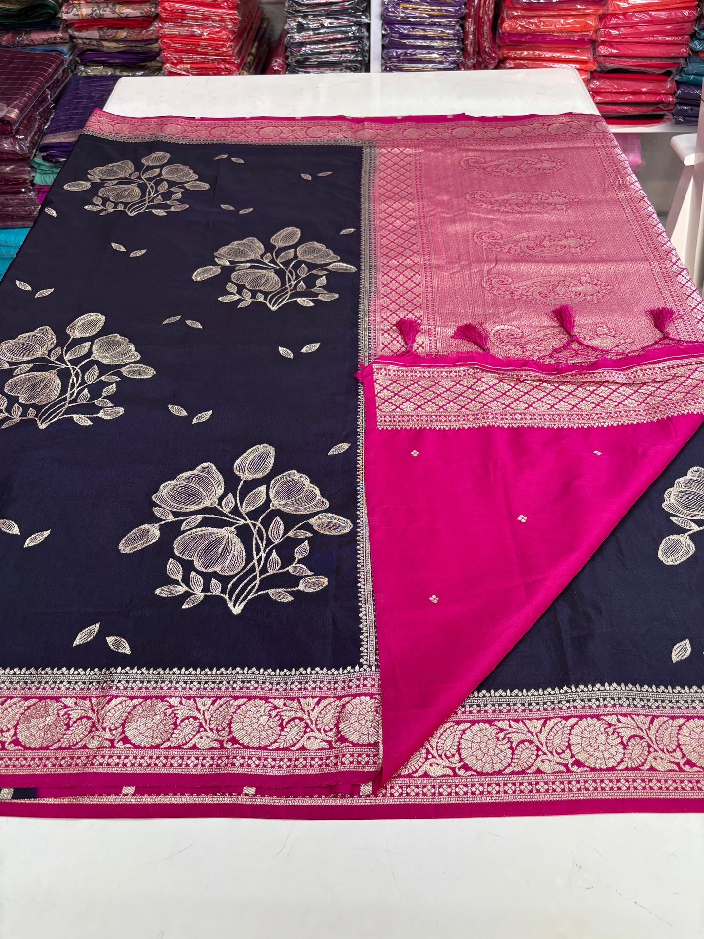Dola Silk (Floral weaves and Mango Design Pallu)