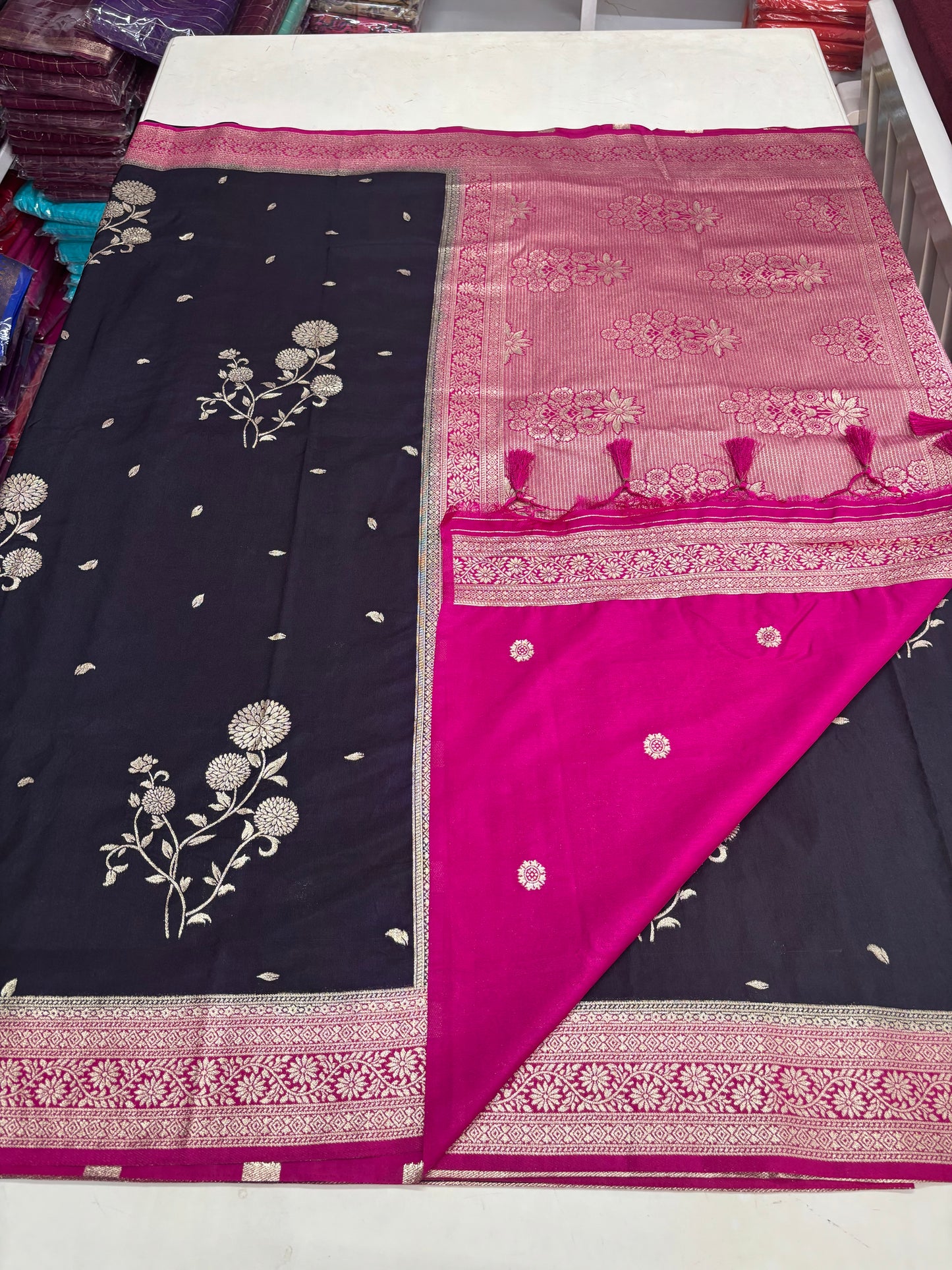 Dola Silk (Floral weaves and Mango Design Pallu)
