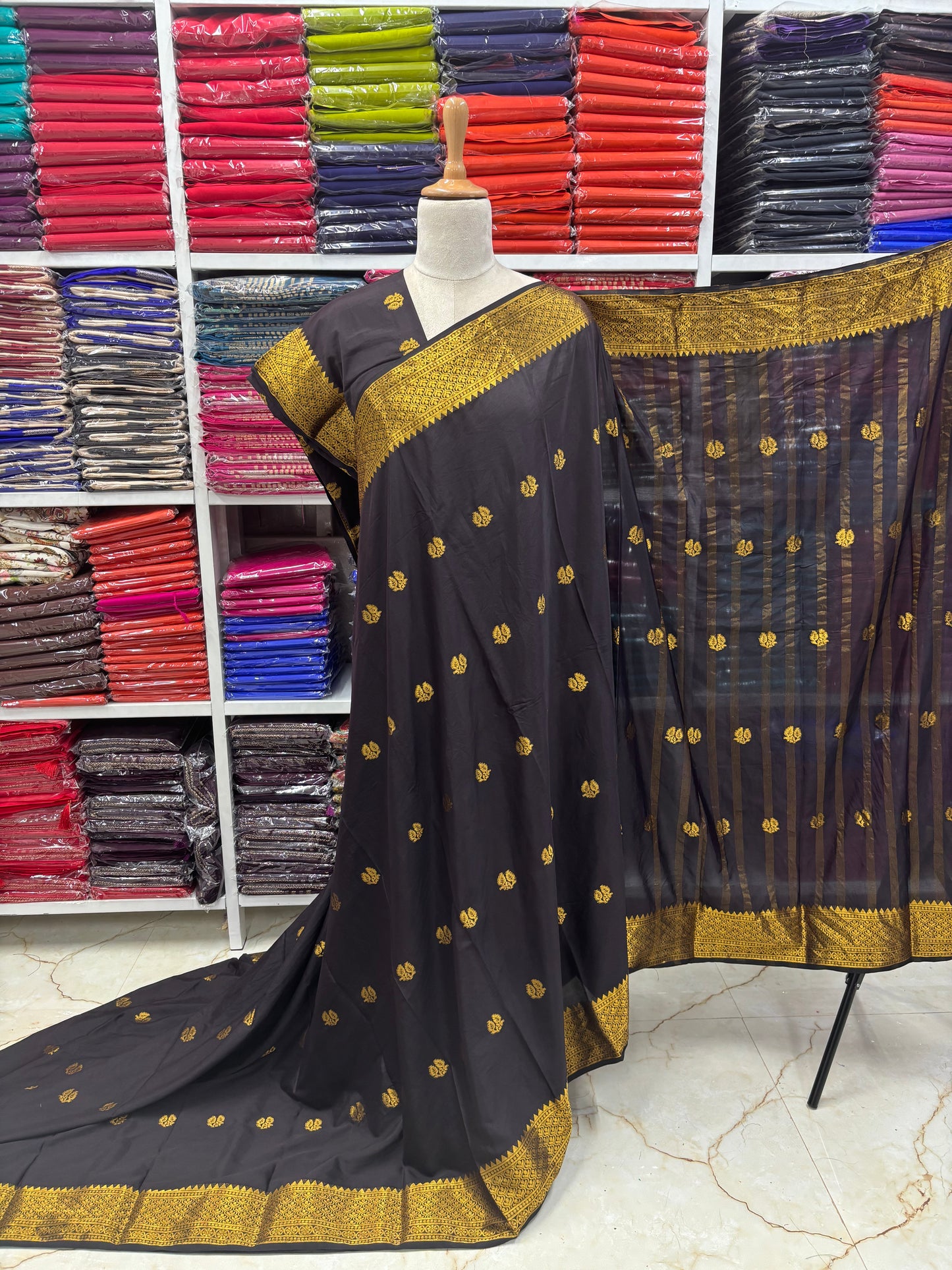 Semi Mysore Crepe (Self, Double Leaf Motifs)