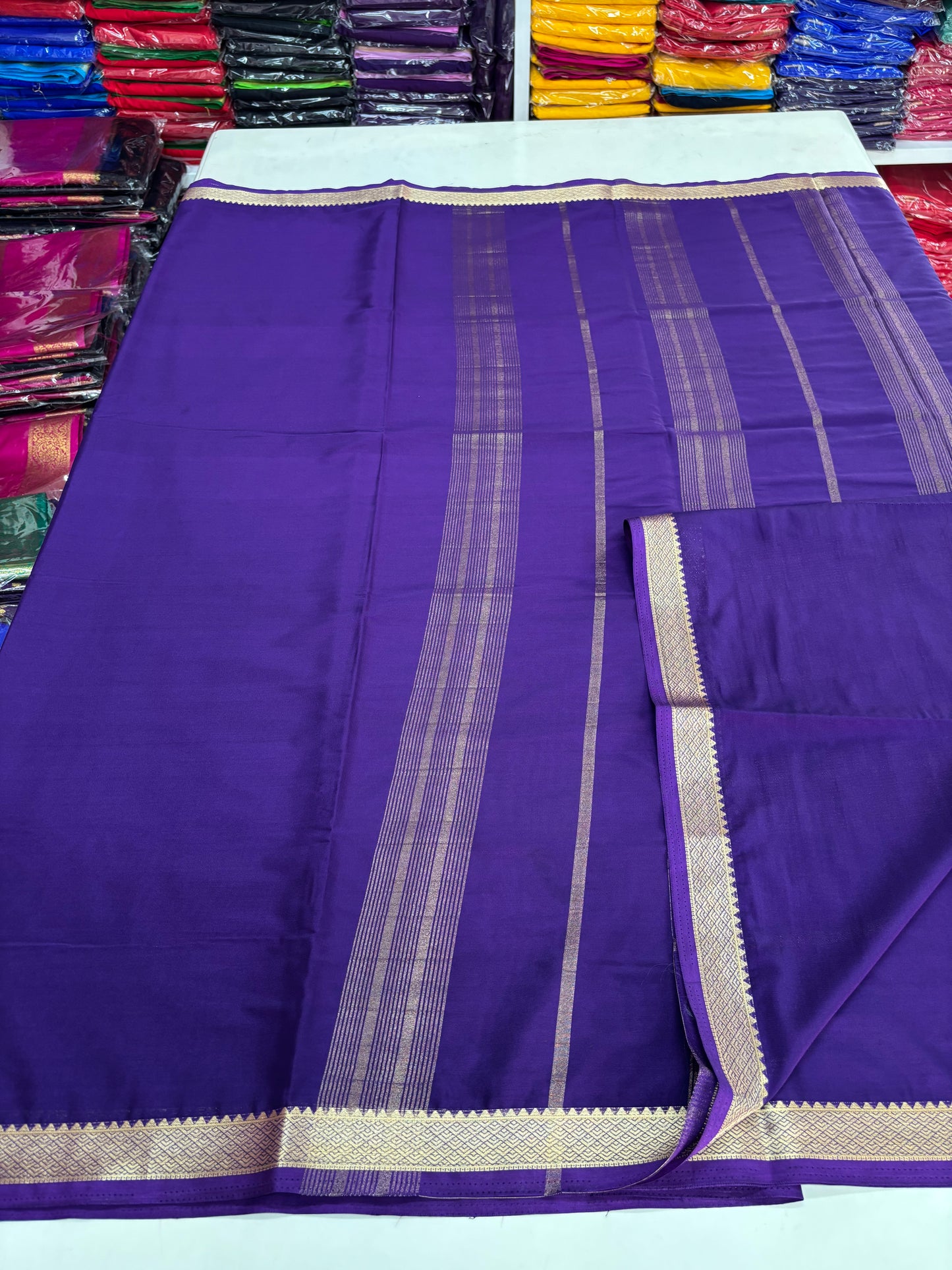 Semi Mysore Crepe (Self, Fish Scale Pattern Small Size Border)