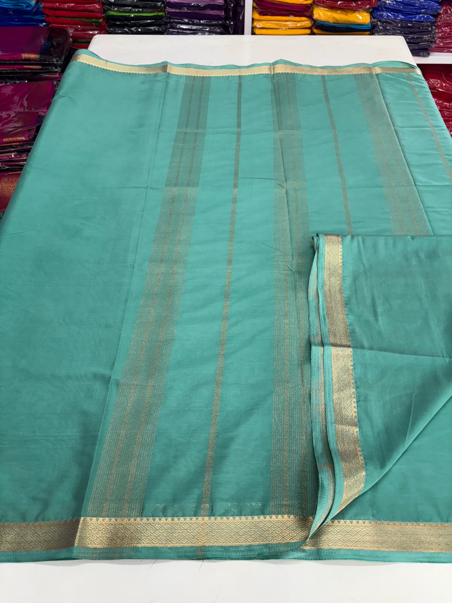 Semi Mysore Crepe (Self, Fish Scale Pattern Small Size Border)