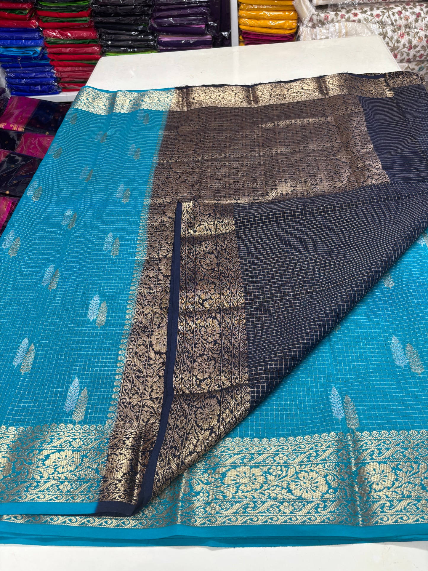 Crepe Georgette (Checks, Double Leaf Motifs, Rich Pallu)
