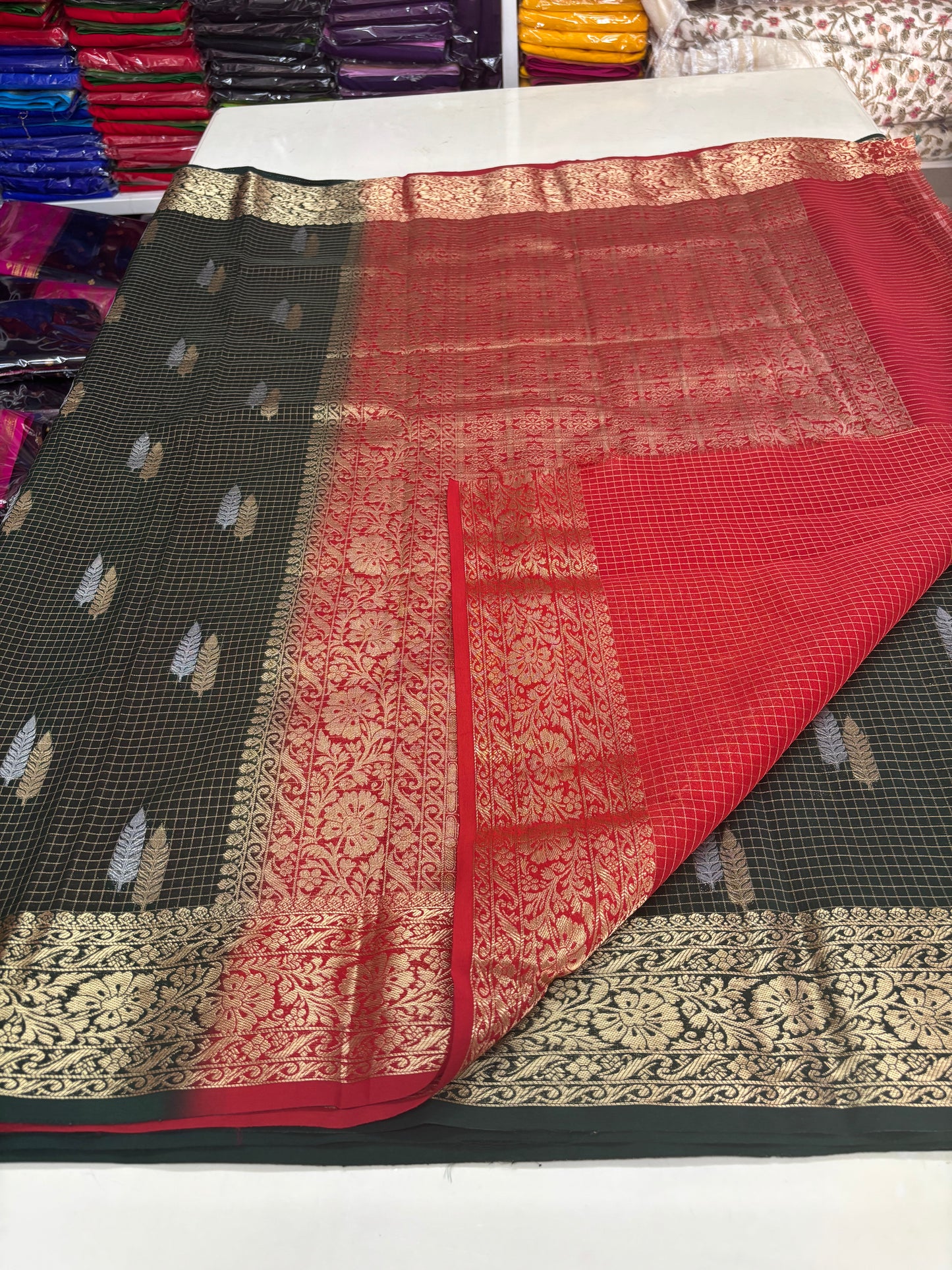 Crepe Georgette (Checks, Double Leaf Motifs, Rich Pallu)
