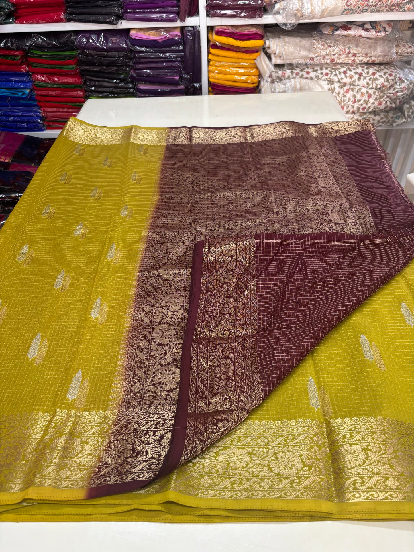 Crepe Georgette (Checks, Double Leaf Motifs, Rich Pallu)