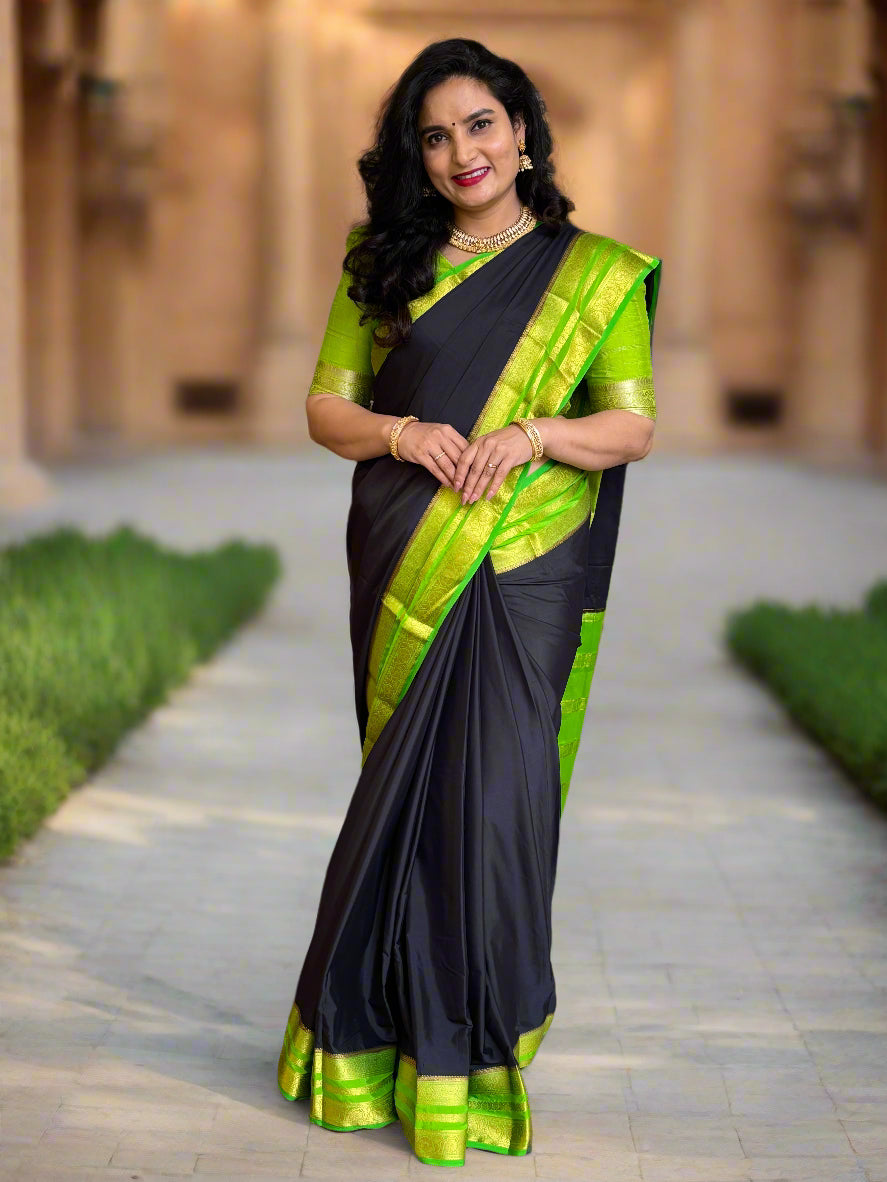 Semi Mysore Crepe (Contrast, Medium Sized Bentex Border)