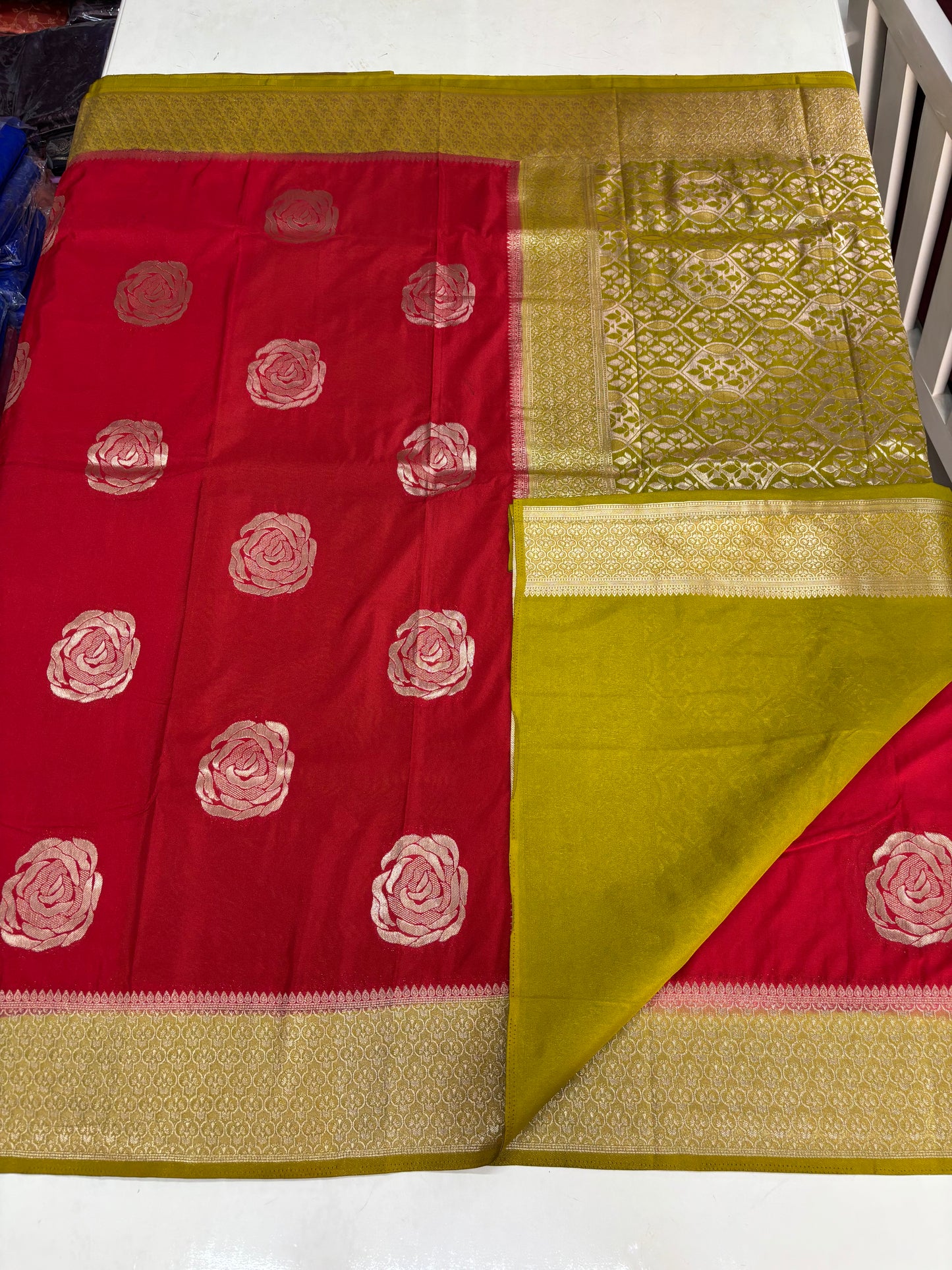 Georgette (Big Rose Motifs and Rich Pallu)