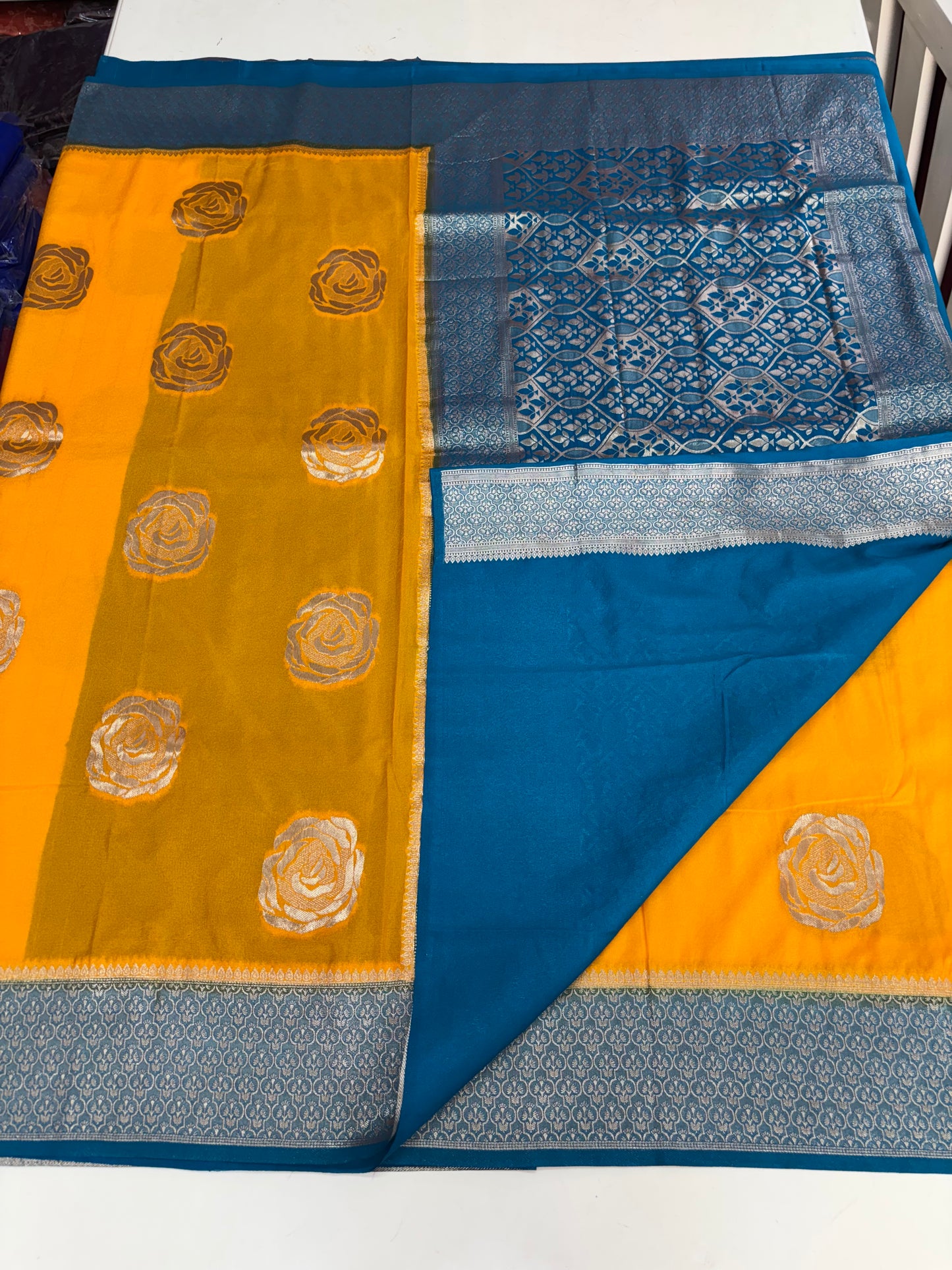 Georgette (Big Rose Motifs and Rich Pallu)