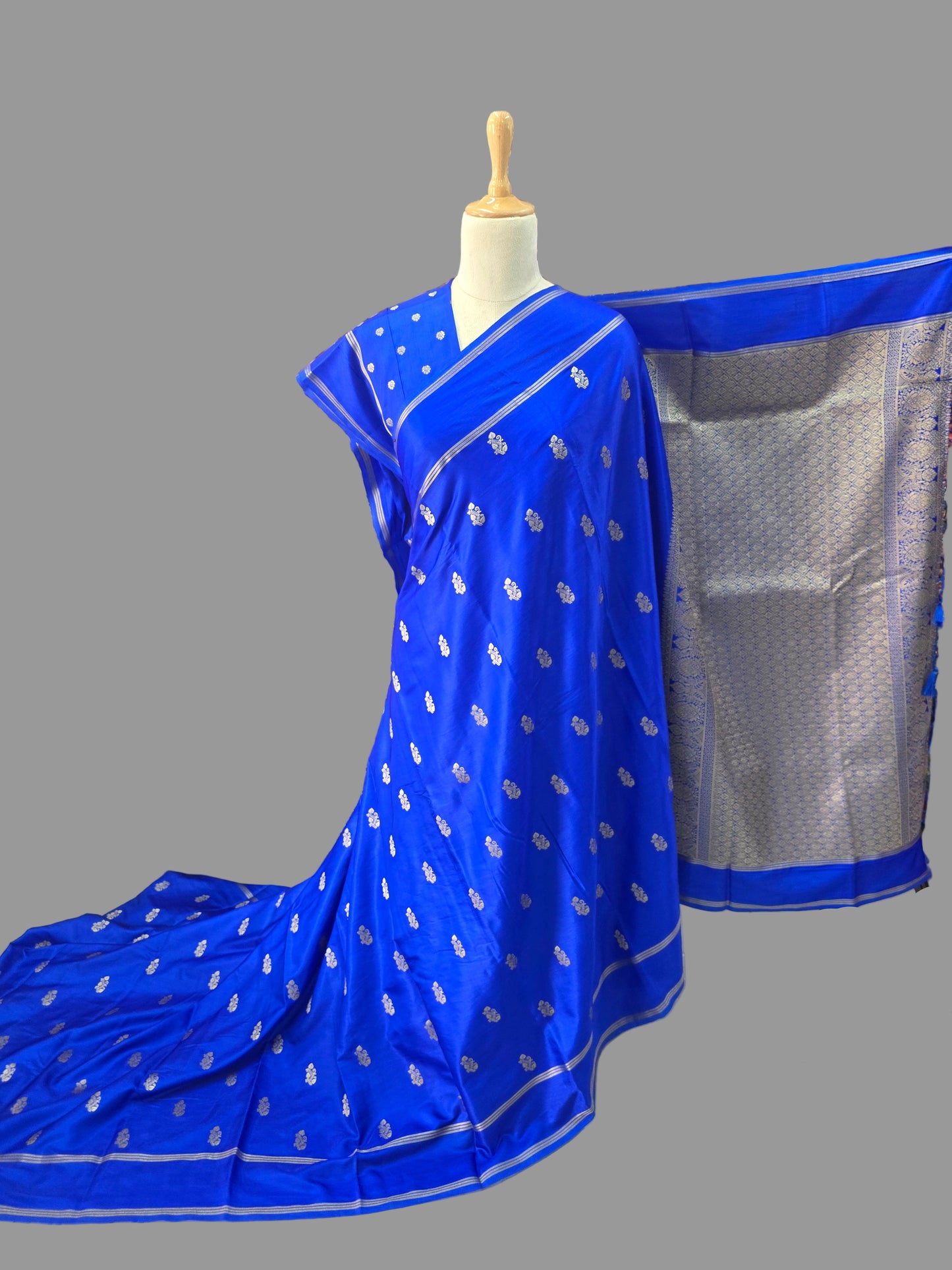 Butter Viscose (Leaf Motifs and Grand Pallu)