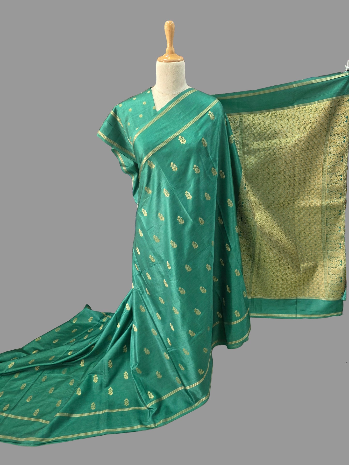 Butter Viscose (Leaf Motifs and Grand Pallu)