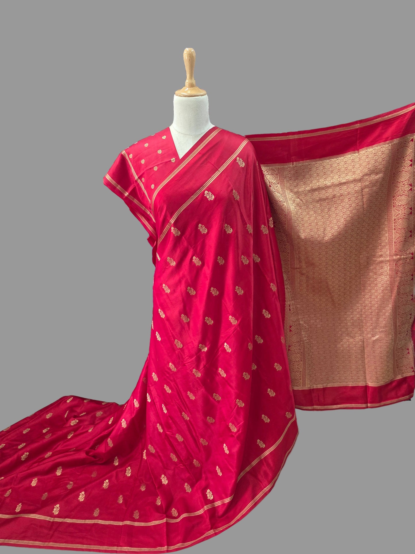 Butter Viscose (Leaf Motifs and Grand Pallu)