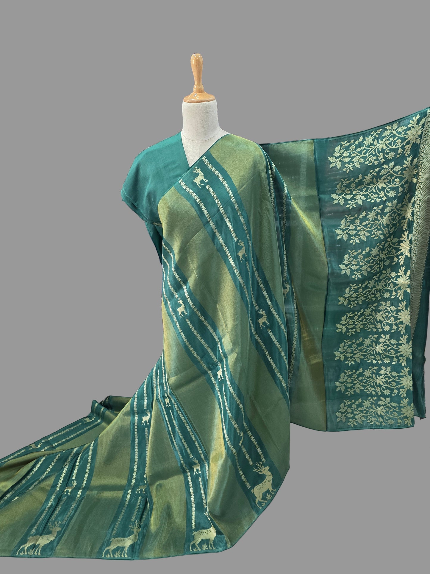 Premium Viscose Saree (Borderless Deer)