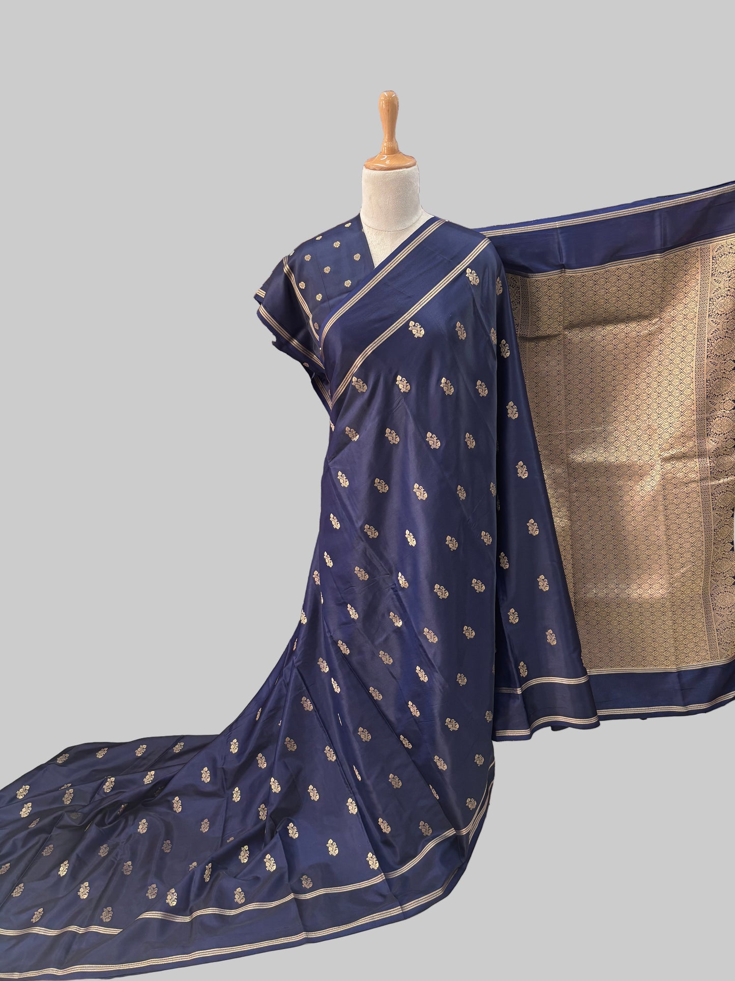 Butter Viscose (Leaf Motifs and Grand Pallu)