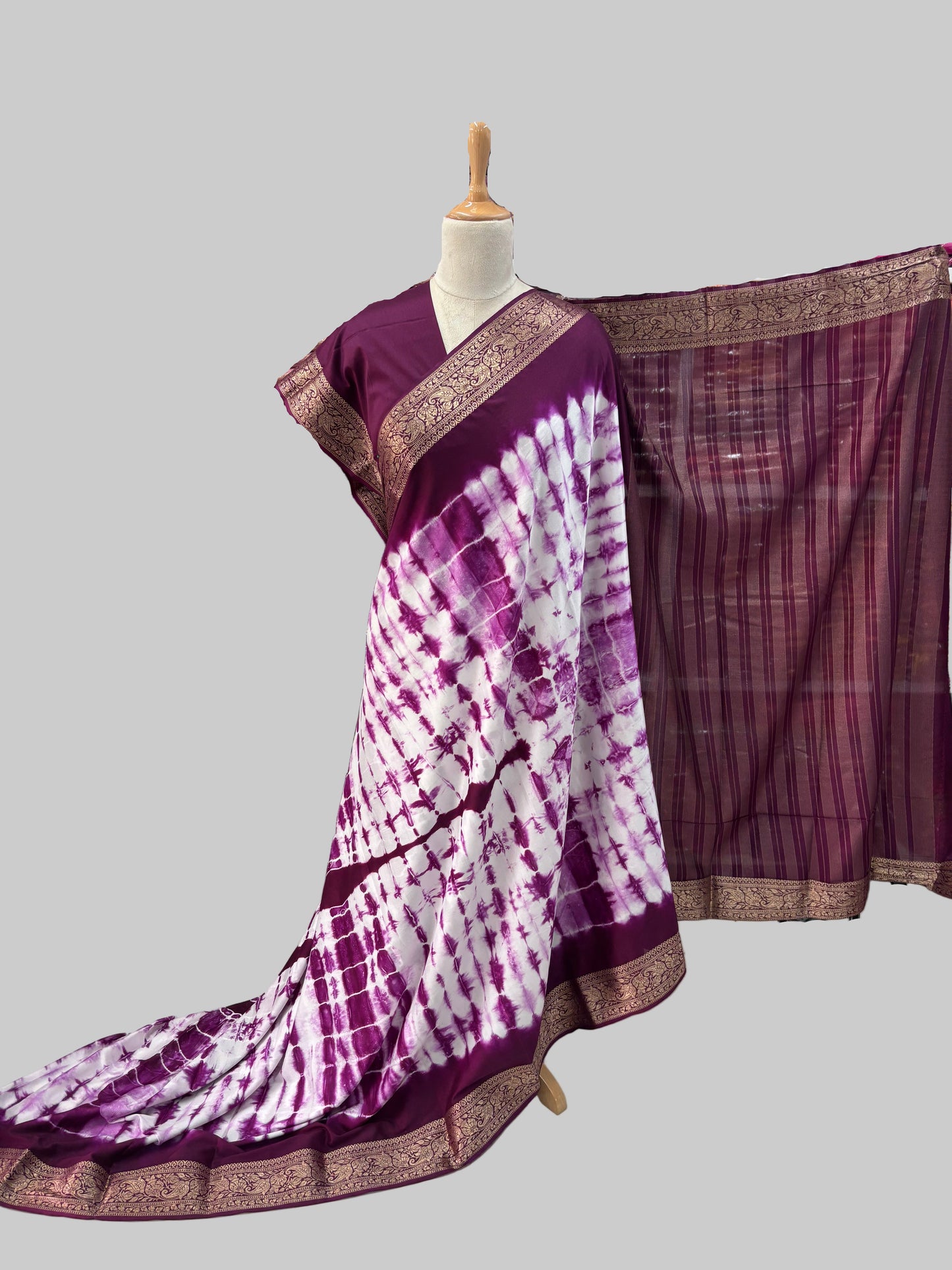 Semi Mysore Crepe (Medium Border, 2D Shibori)
