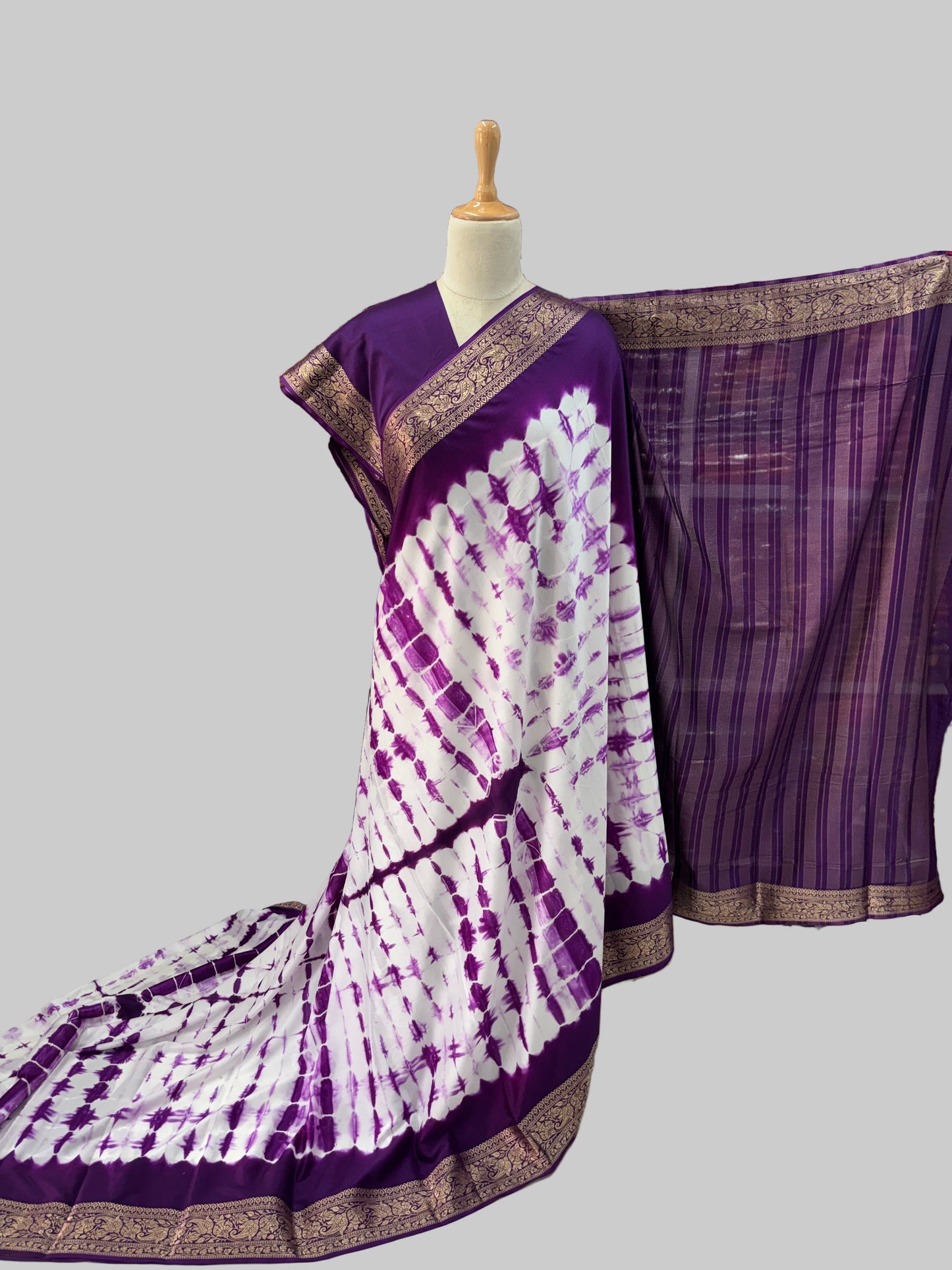 Semi Mysore Crepe (Medium Border, 2D Shibori)
