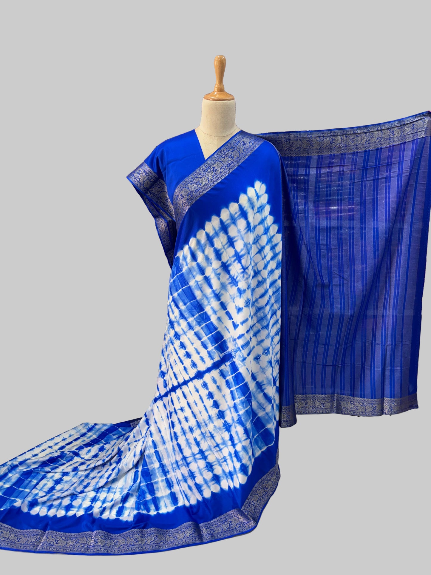 Semi Mysore Crepe (Medium Border, 2D Shibori)
