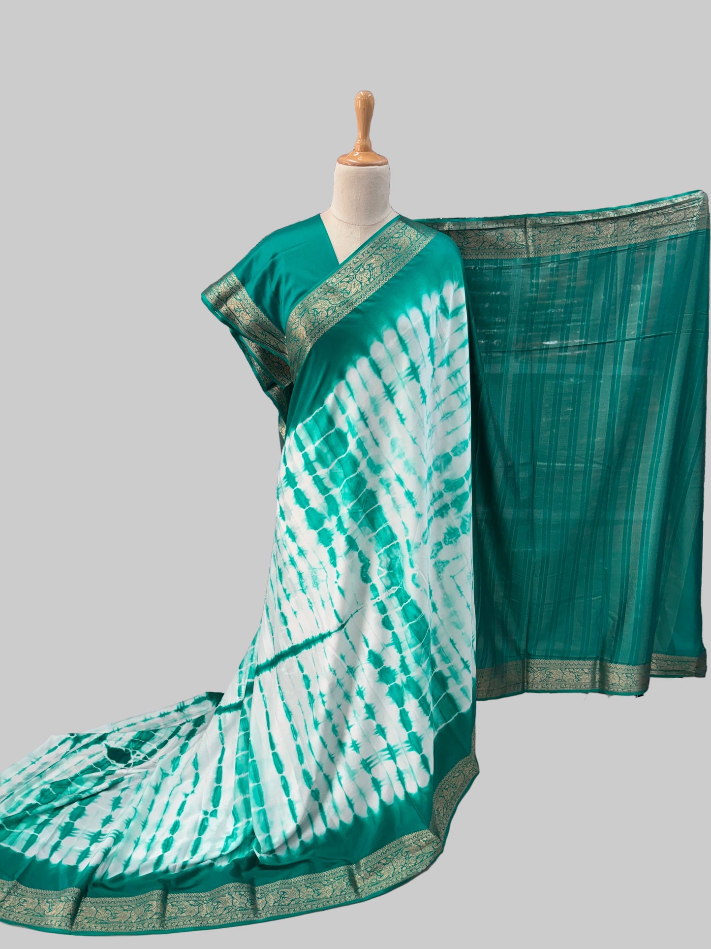 Semi Mysore Crepe (Medium Border, 2D Shibori)