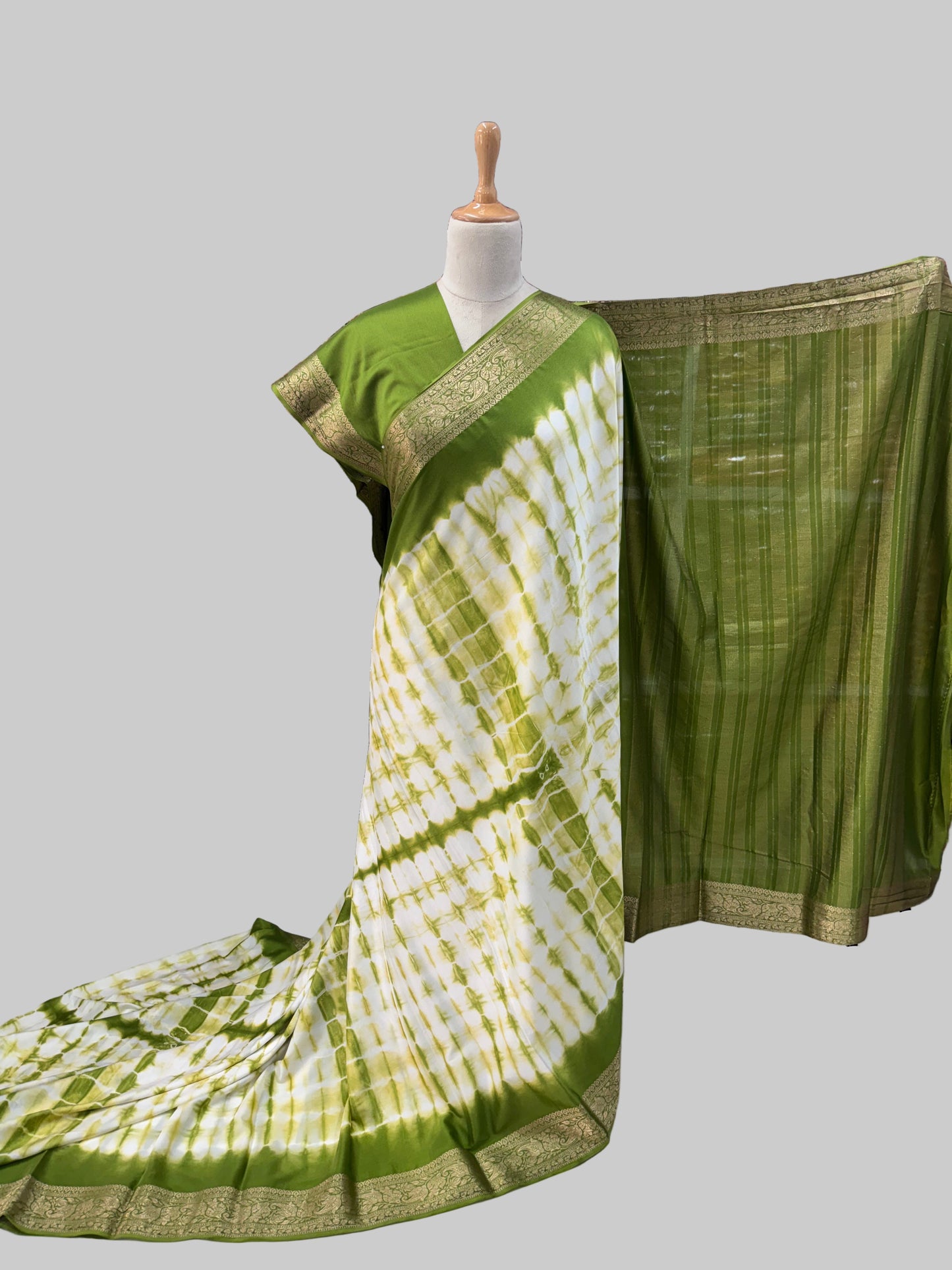 Semi Mysore Crepe (Medium Border, 2D Shibori)