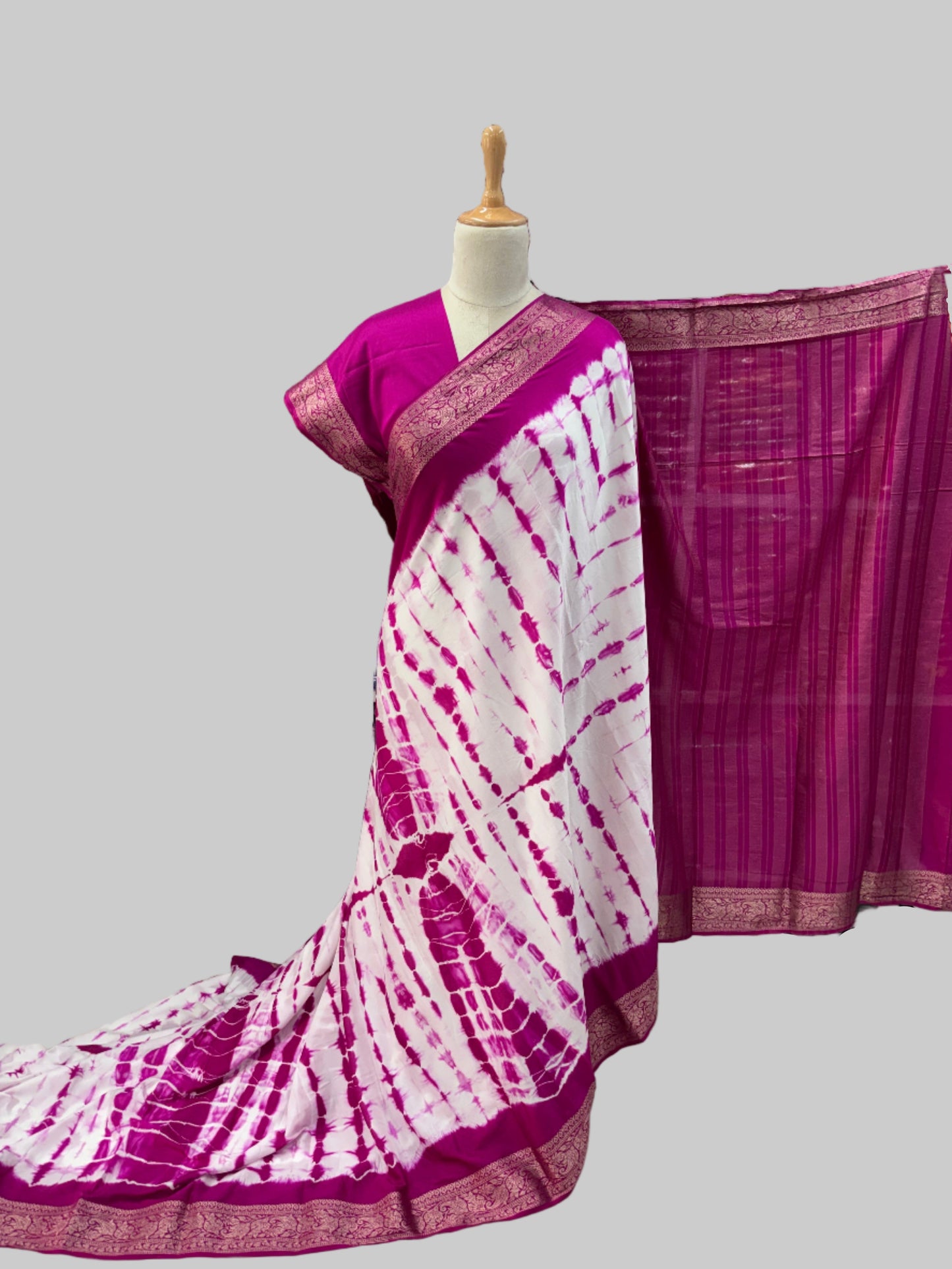 Semi Mysore Crepe (Medium Border, 2D Shibori)