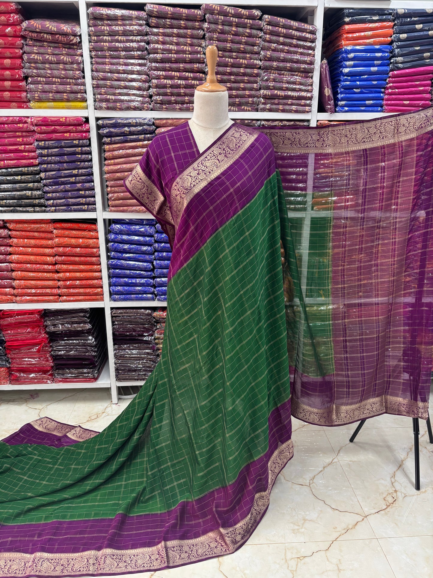 Chinnon Medium Size Ivory Jari Border