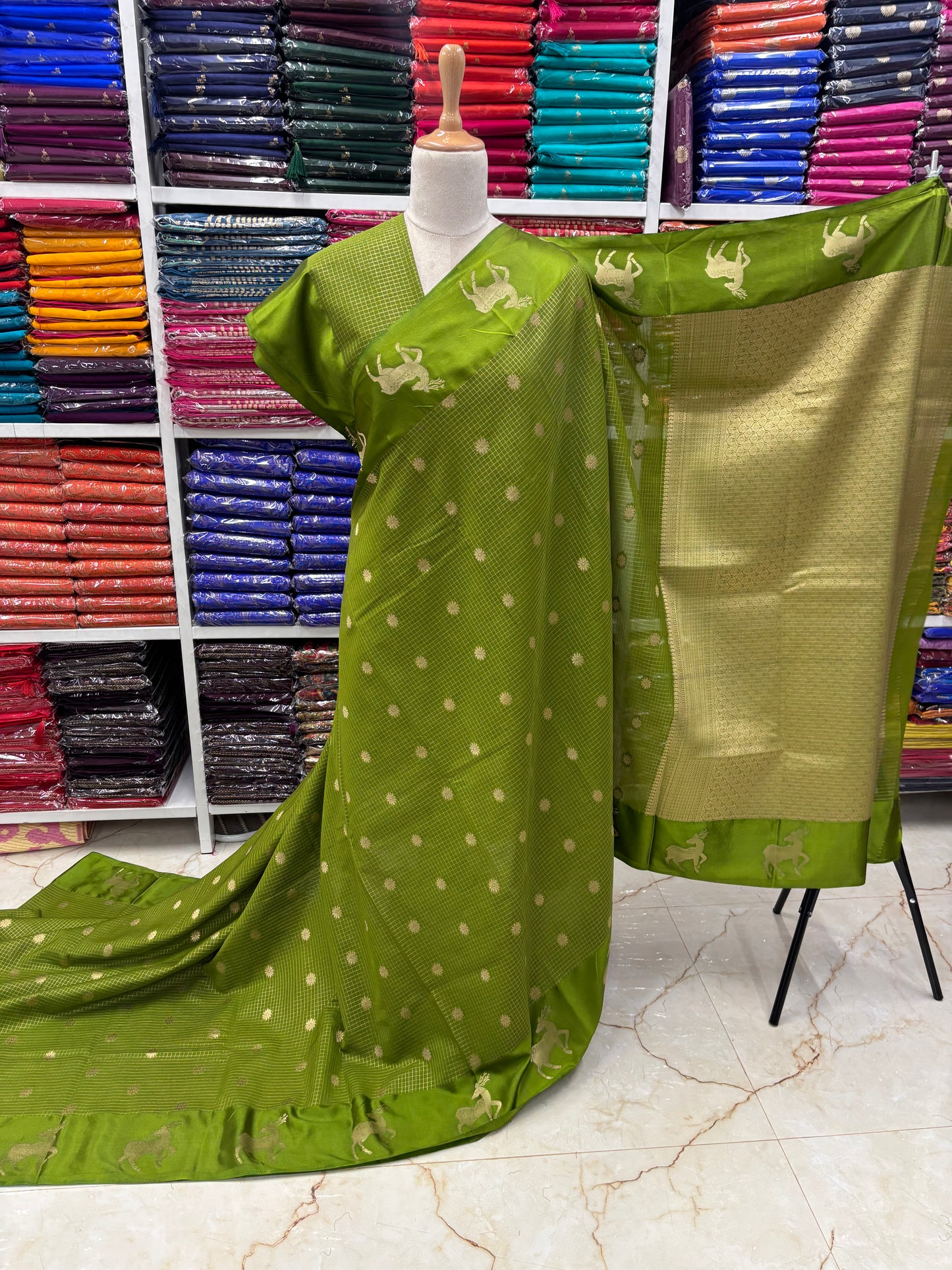 Crepe Satin Border (Deer Border)