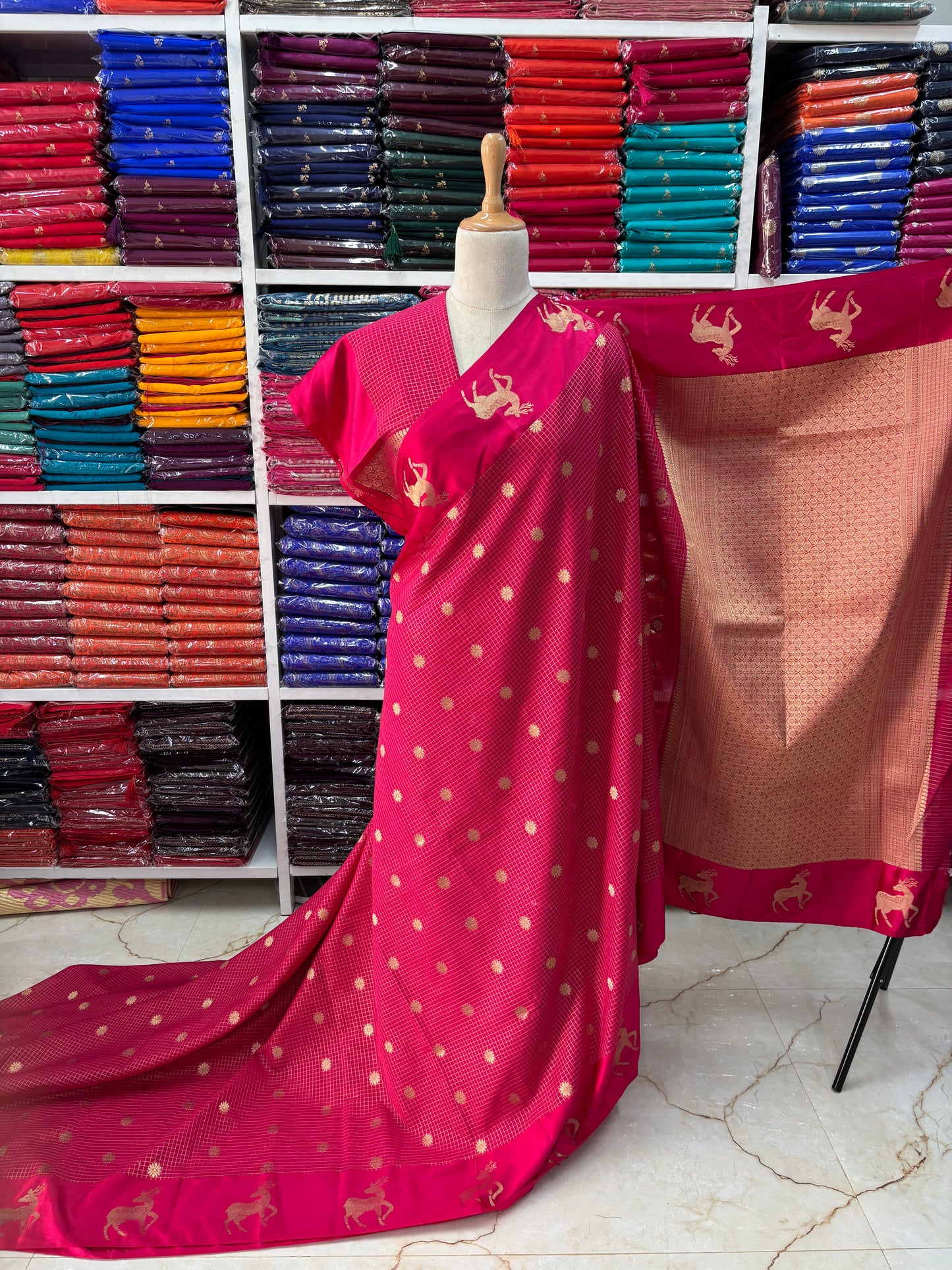 Crepe Satin Border (Deer Border)