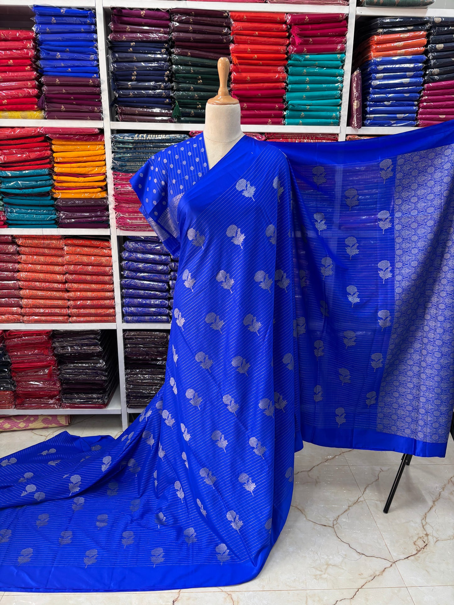 Crepe Satin Border (Borderless)