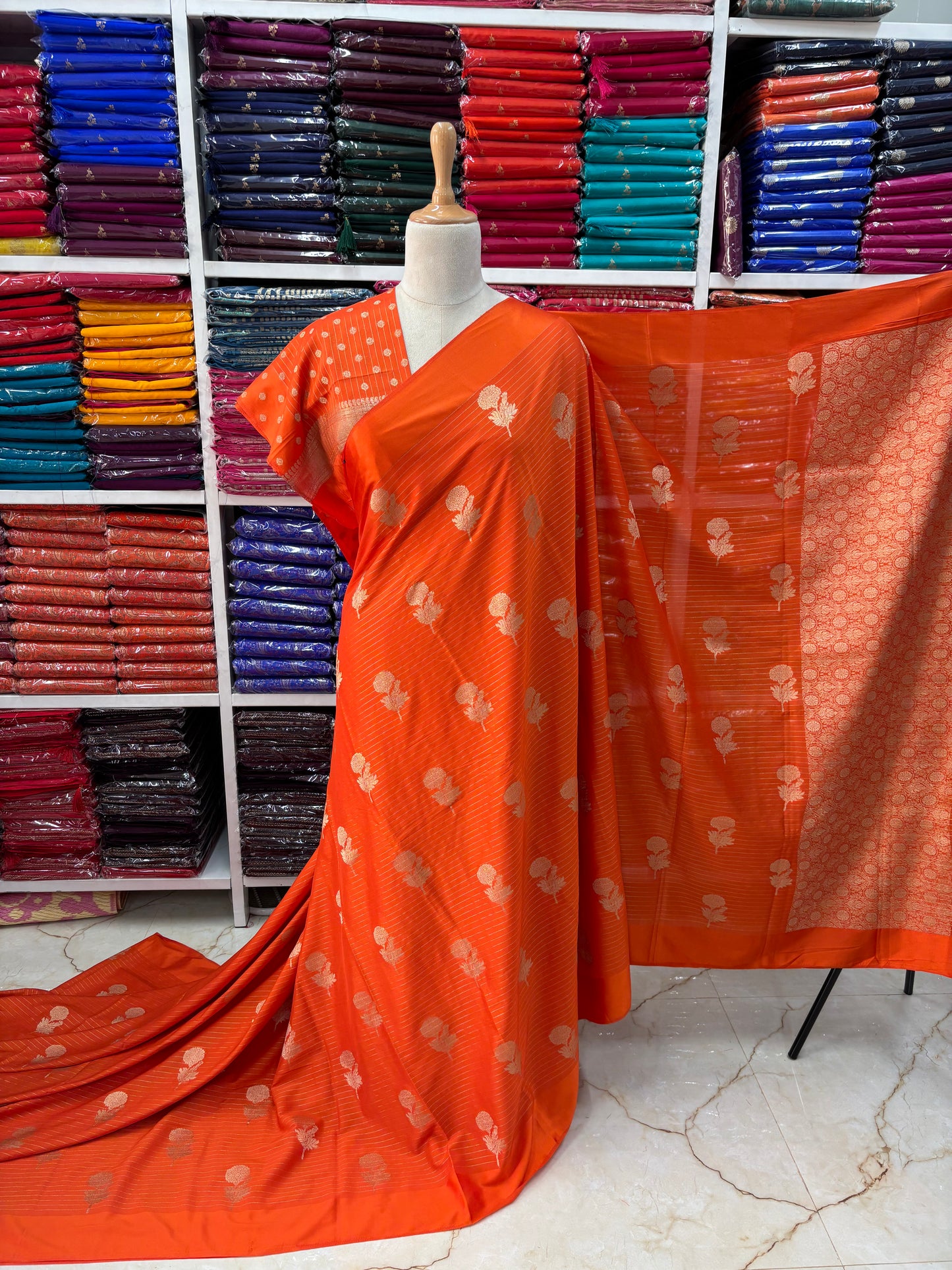 Crepe Satin Border (Borderless)