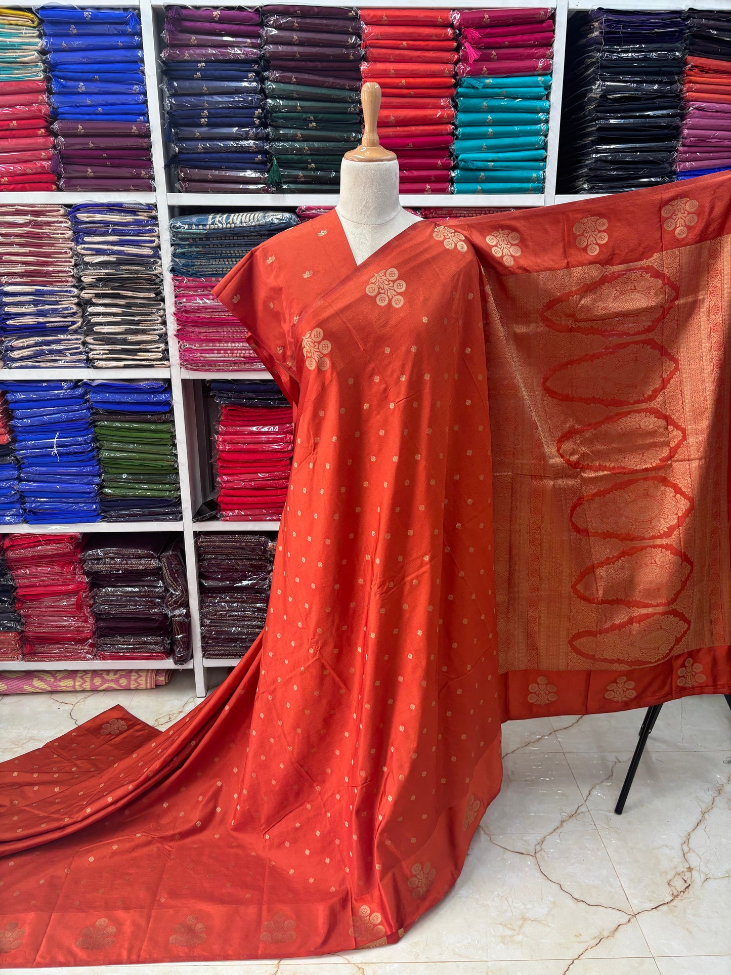 Borderless Georgette (Grand Pallu)