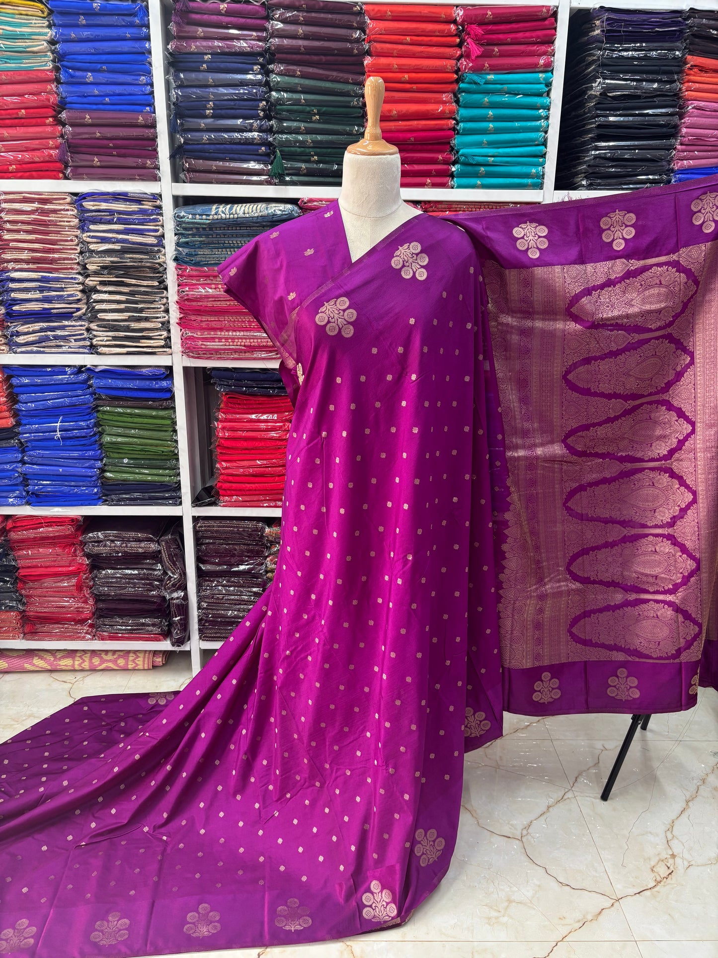 Borderless Georgette (Grand Pallu)