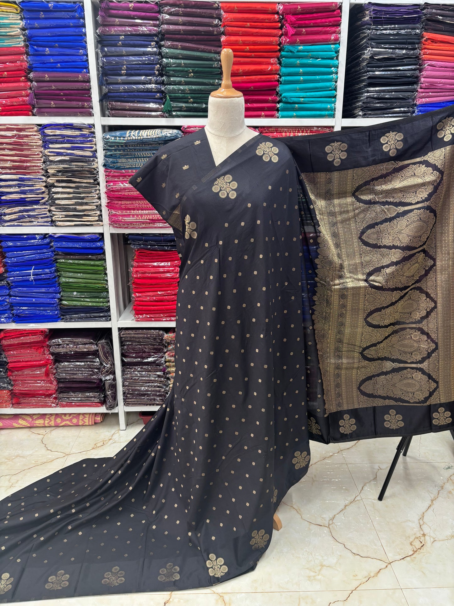 Borderless Georgette (Grand Pallu)