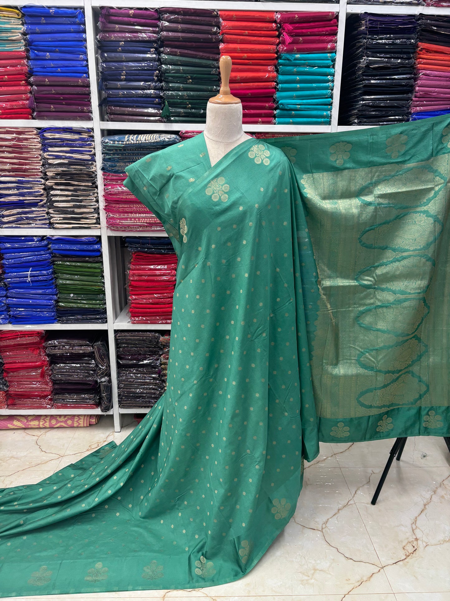 Borderless Georgette (Grand Pallu)