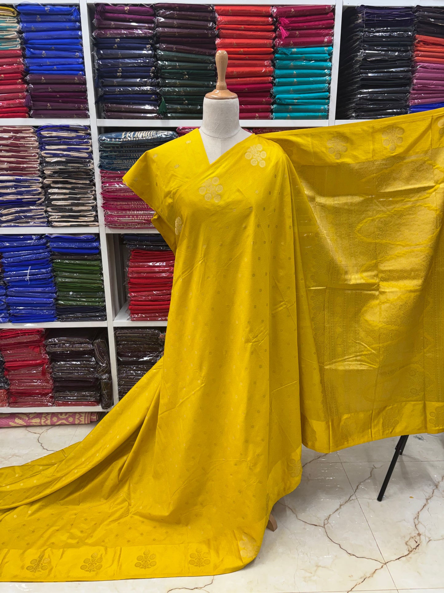 Borderless Georgette (Grand Pallu)