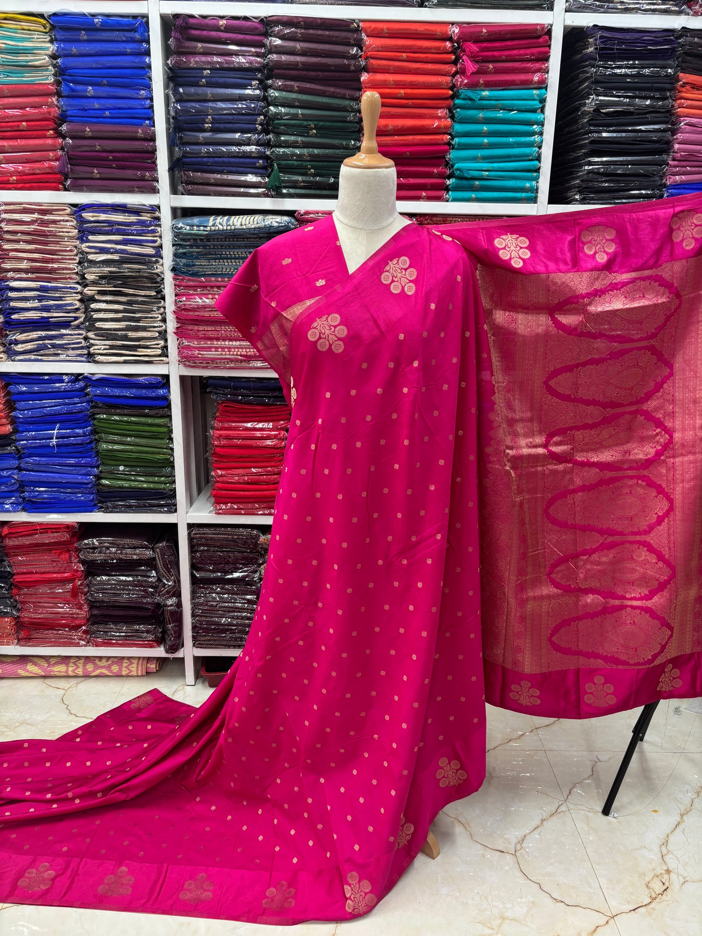 Borderless Georgette (Grand Pallu)