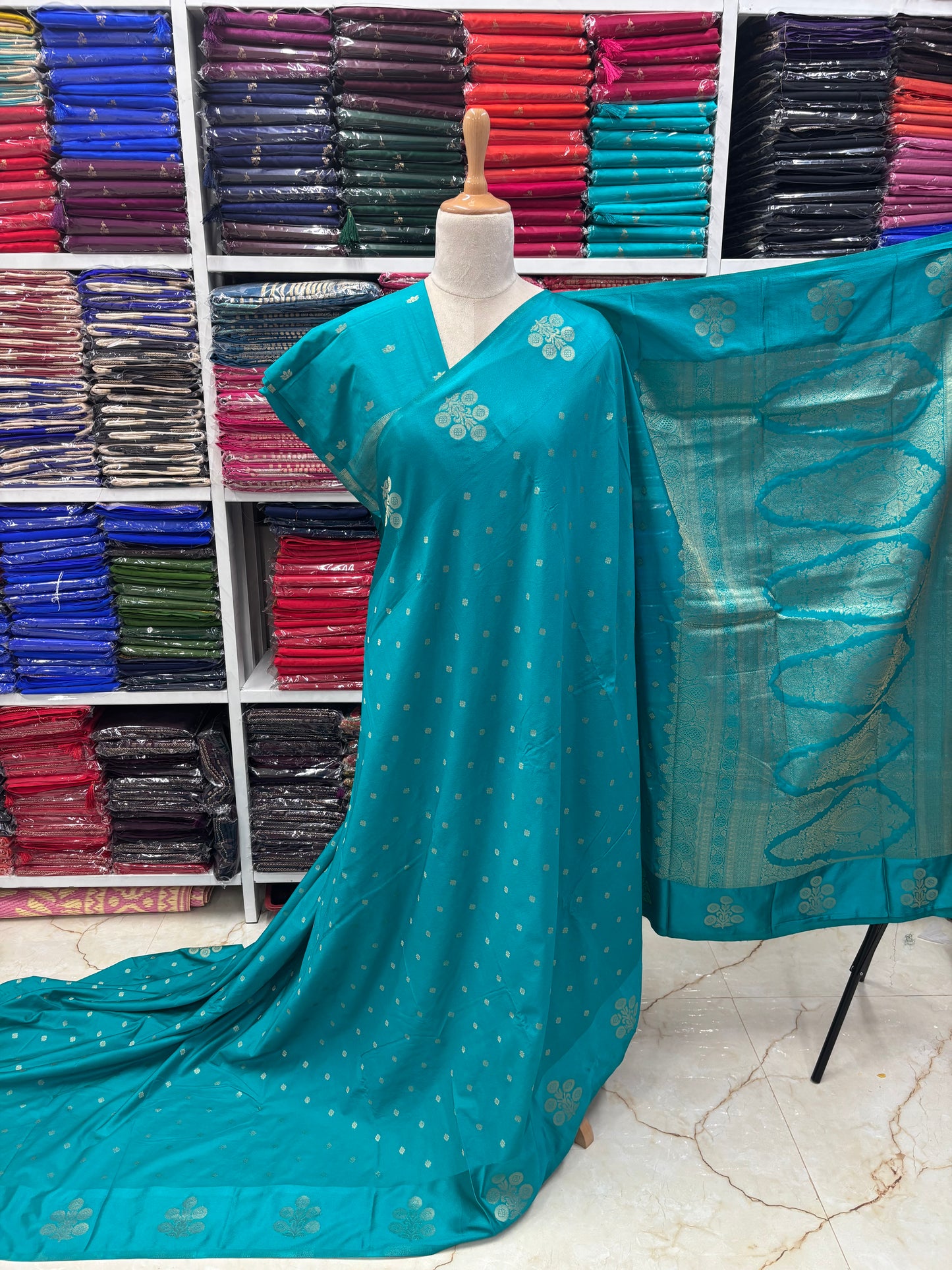 Borderless Georgette (Grand Pallu)