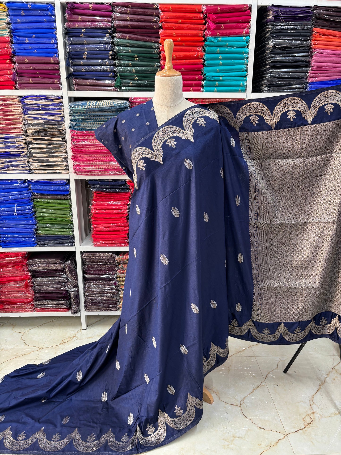 Dola Saree (Satin and Scallop Zari Border)