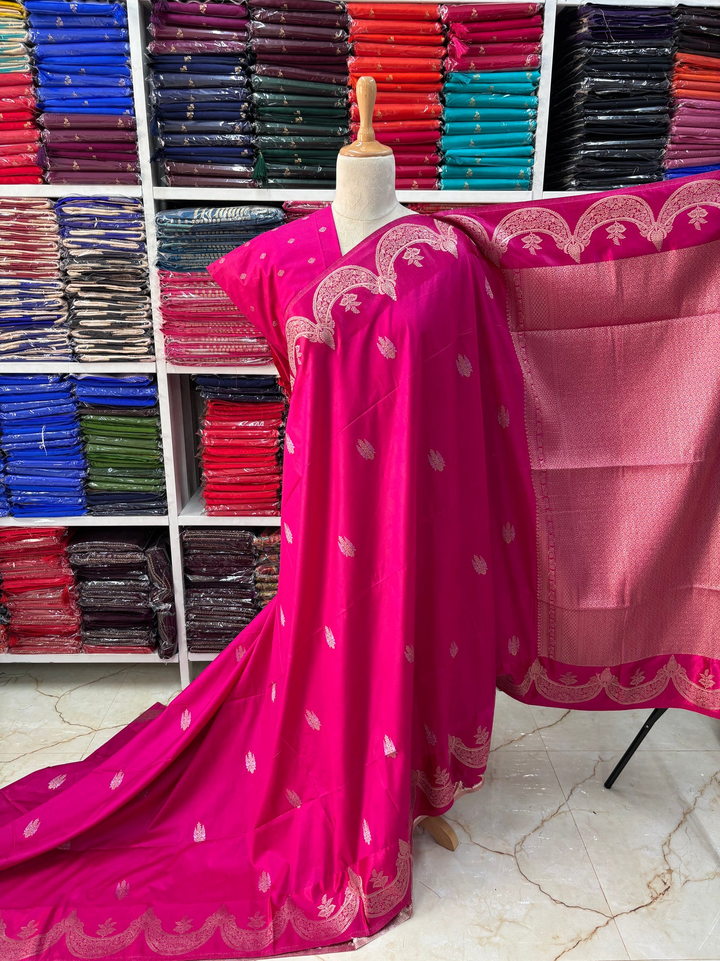 Dola Saree (Satin and Scallop Zari Border)