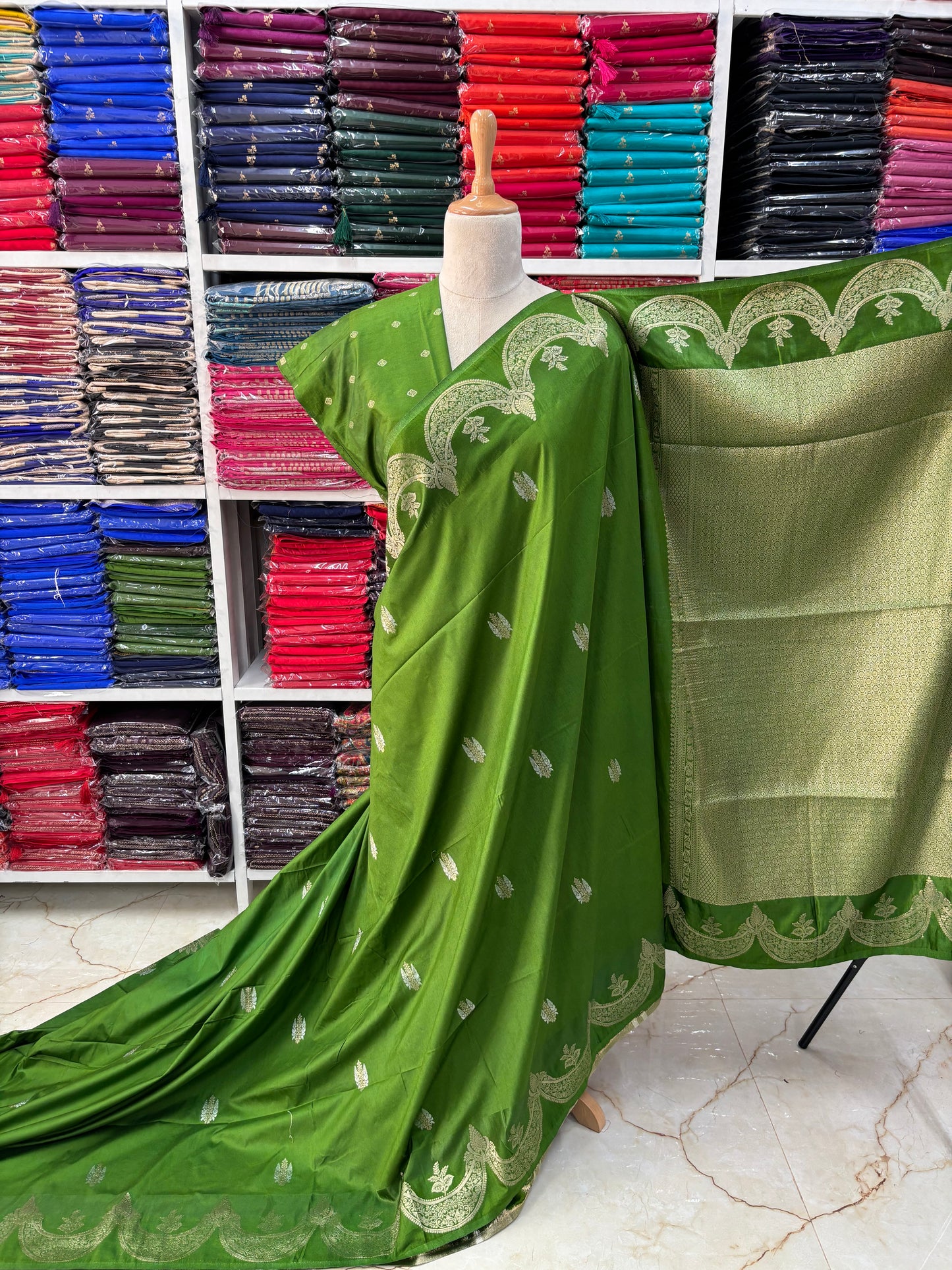 Dola Saree (Satin and Scallop Zari Border)