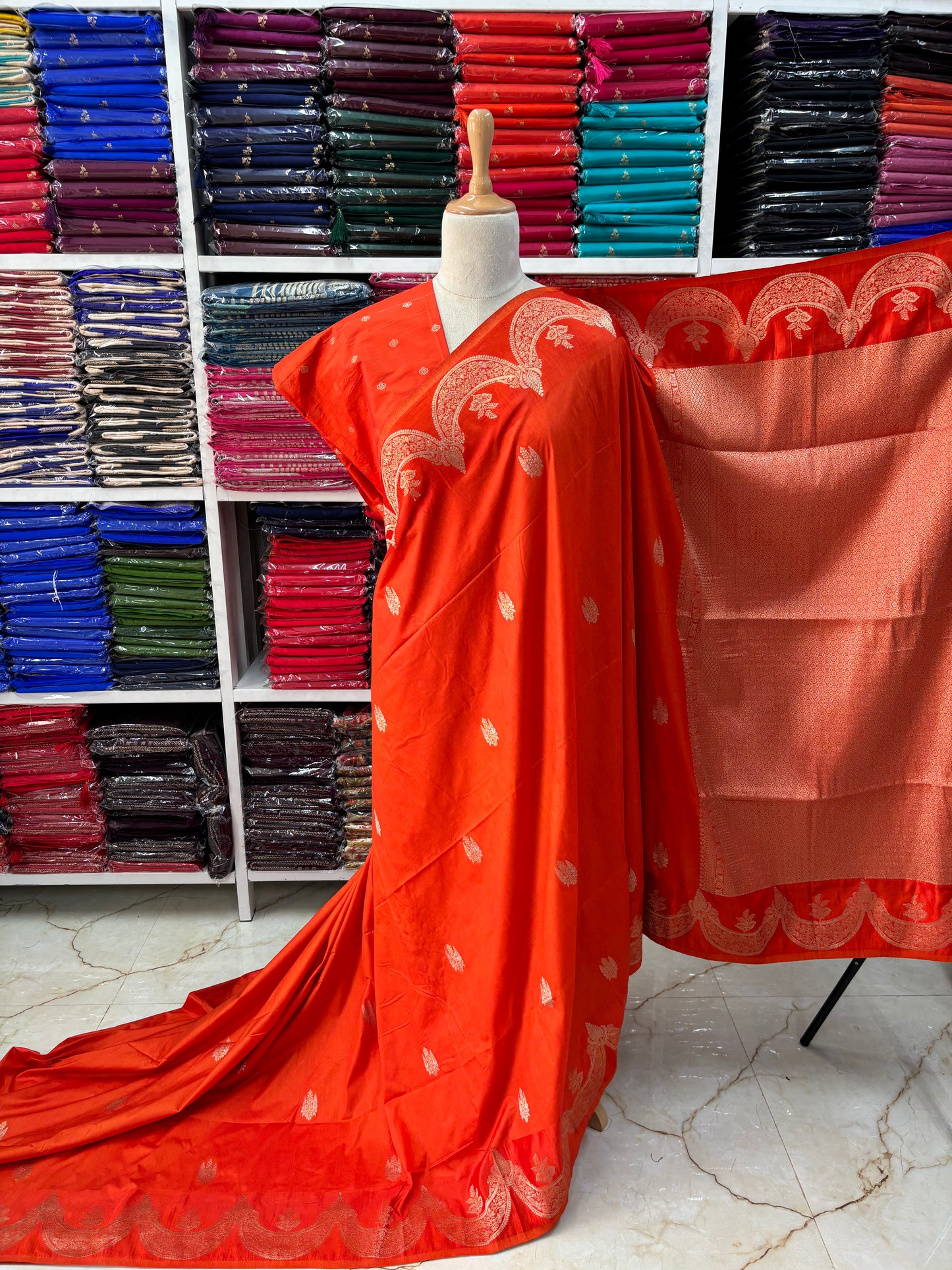 Dola Saree (Satin and Scallop Zari Border)