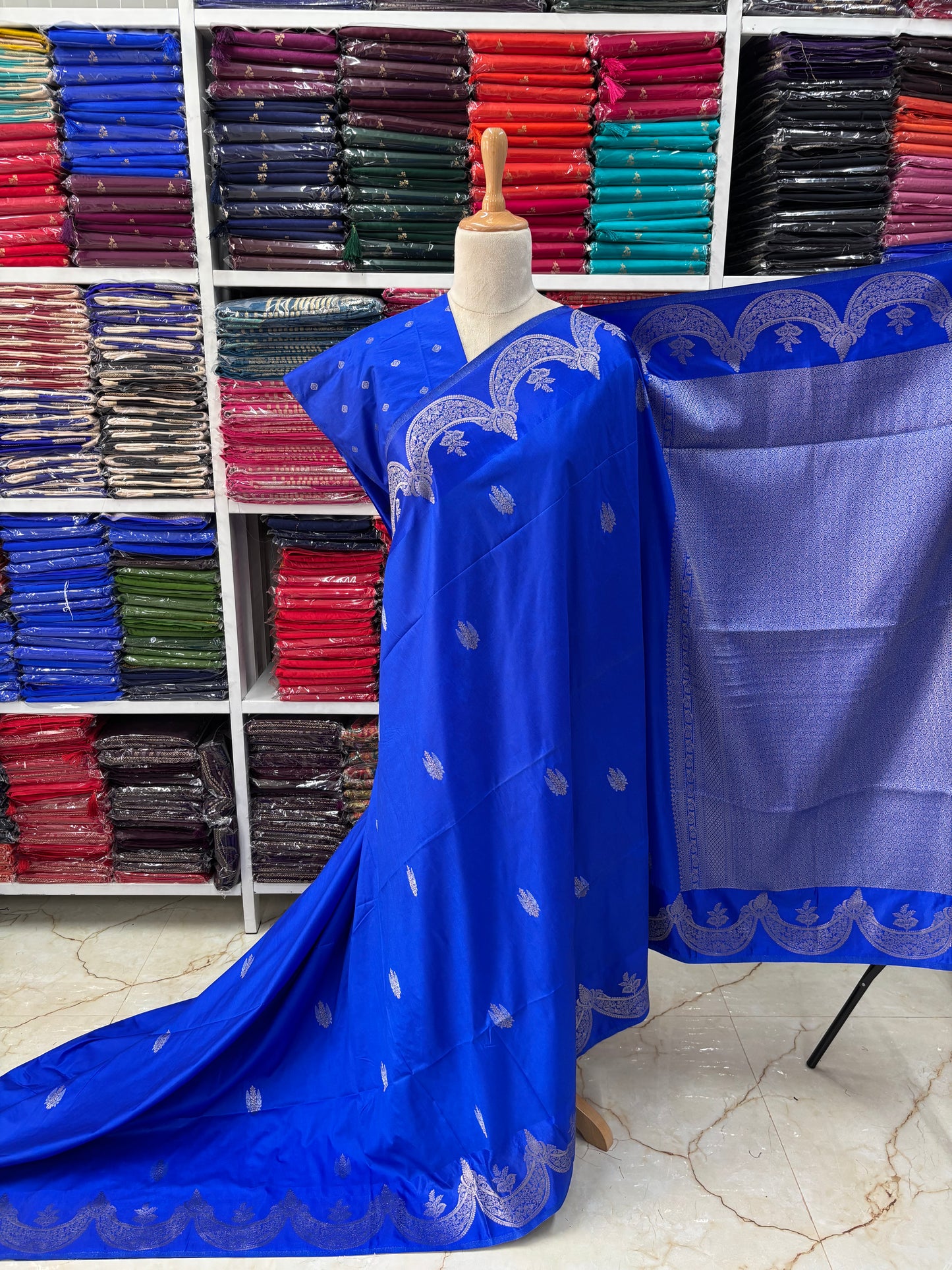 Dola Saree (Satin and Scallop Zari Border)