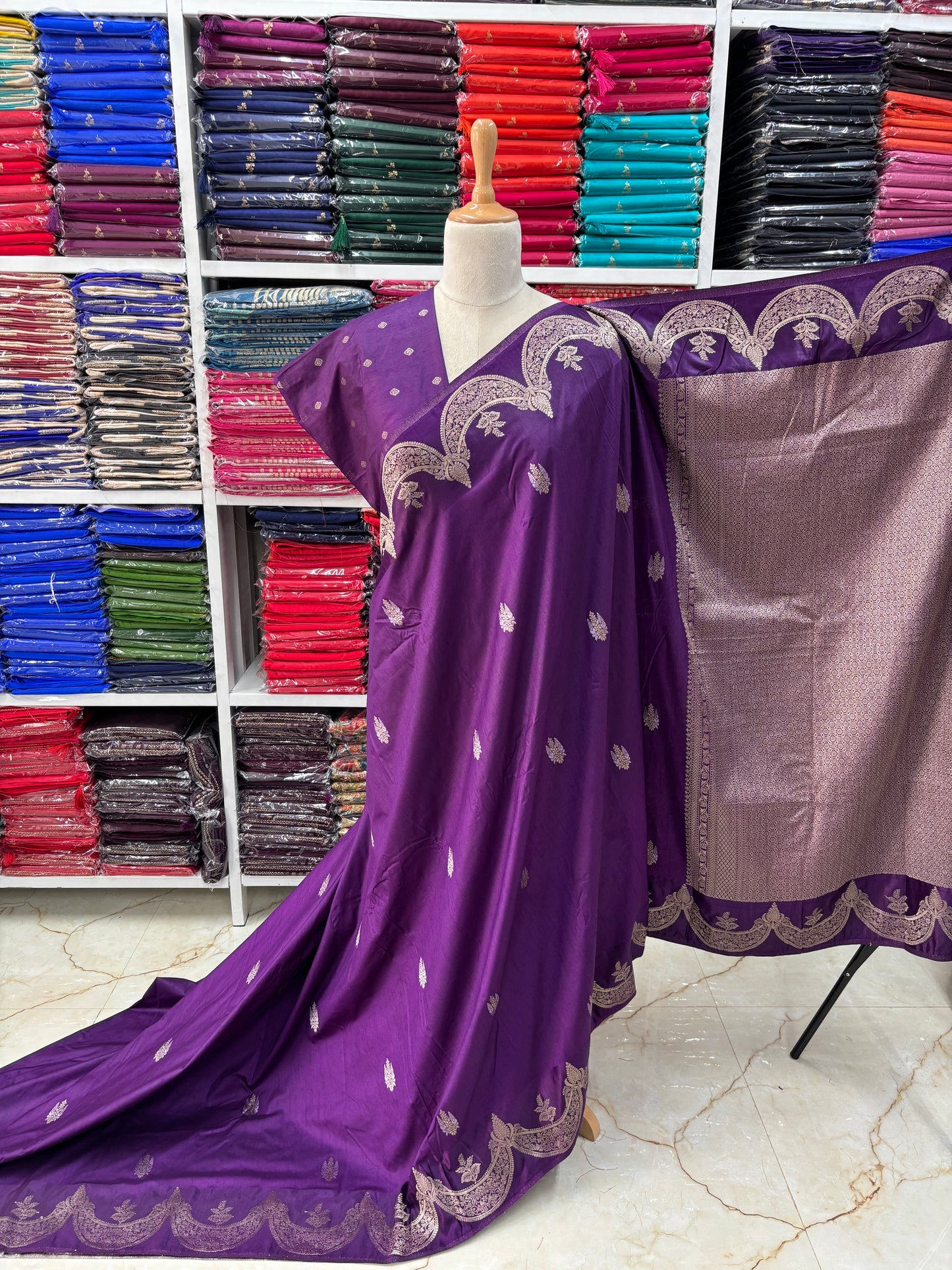 Dola Saree (Satin and Scallop Zari Border)