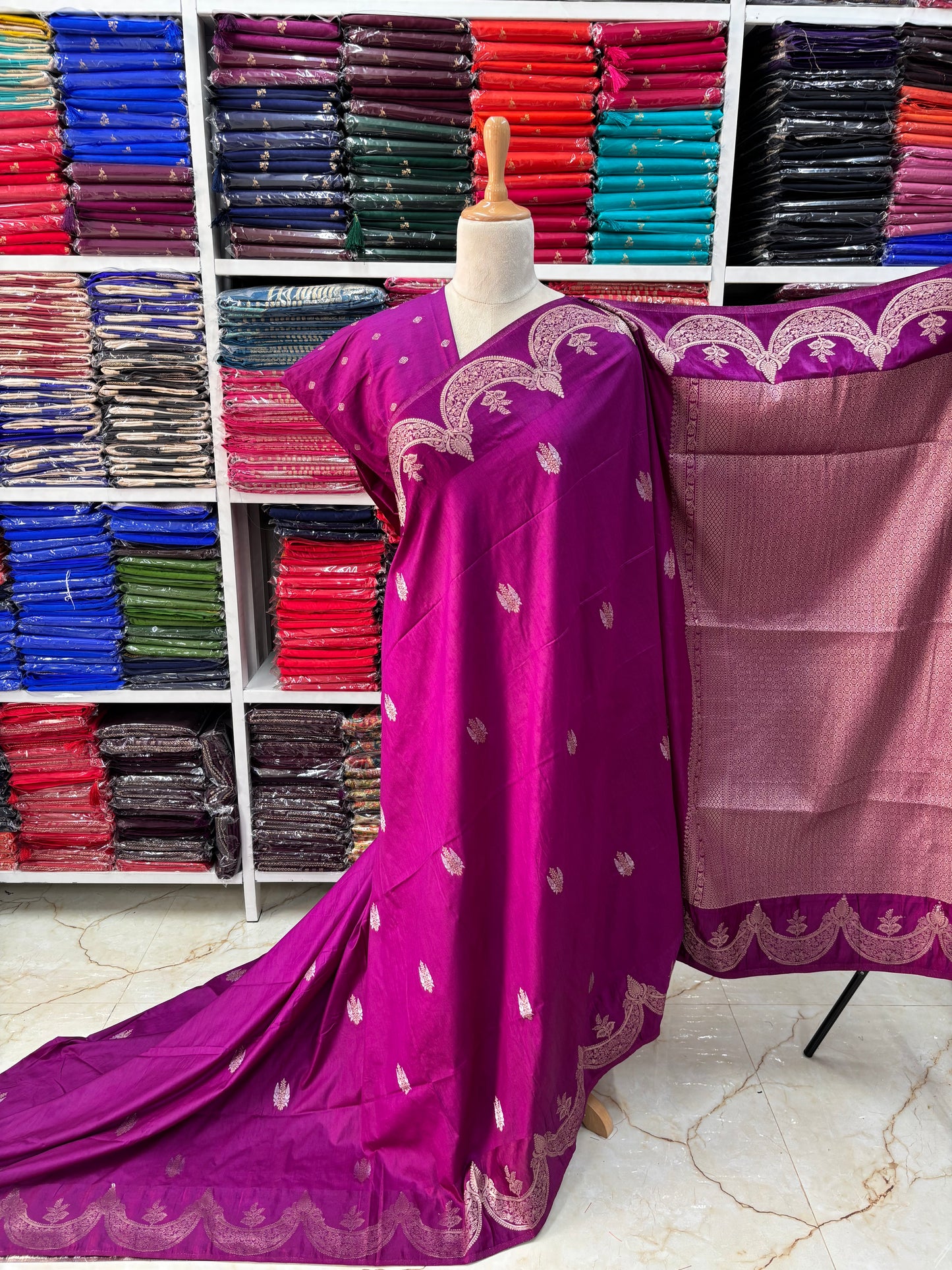 Dola Saree (Satin and Scallop Zari Border)