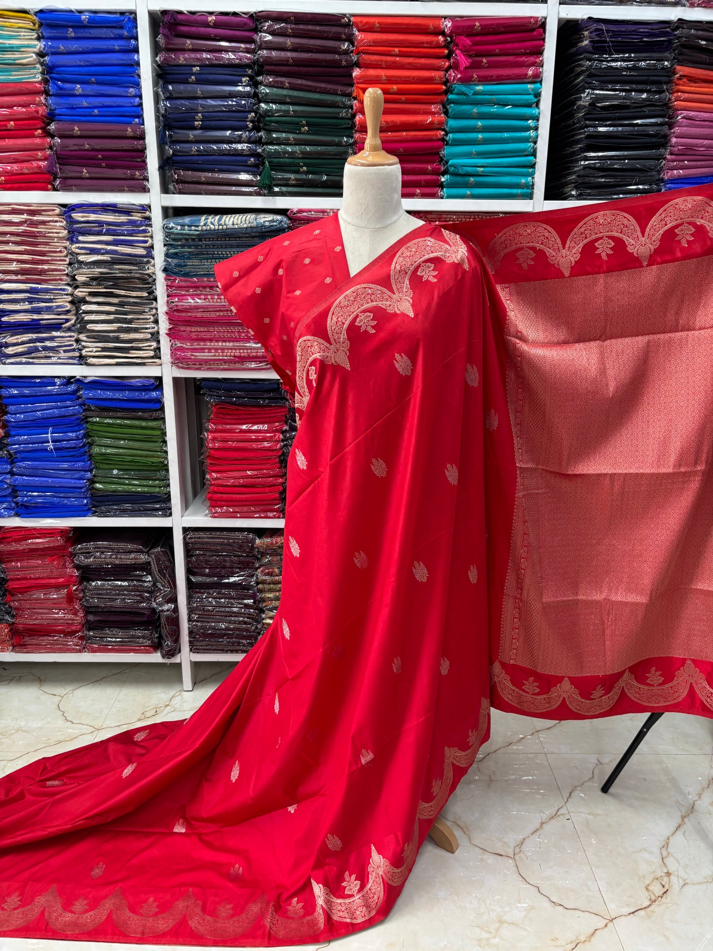 Dola Saree (Satin and Scallop Zari Border)