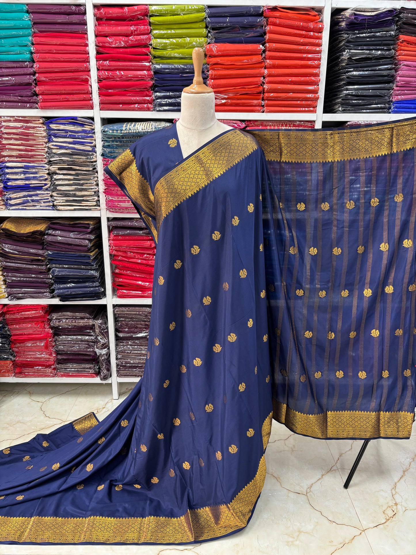 Semi Mysore Crepe (Self, Double Leaf Motifs)