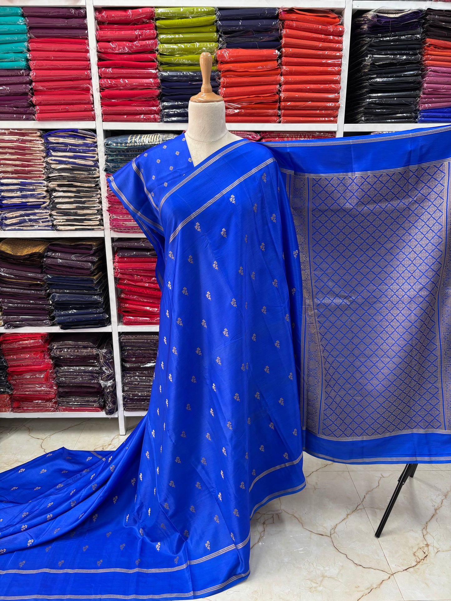 Soft Silk Satin Feel (Small Floral Motifs)