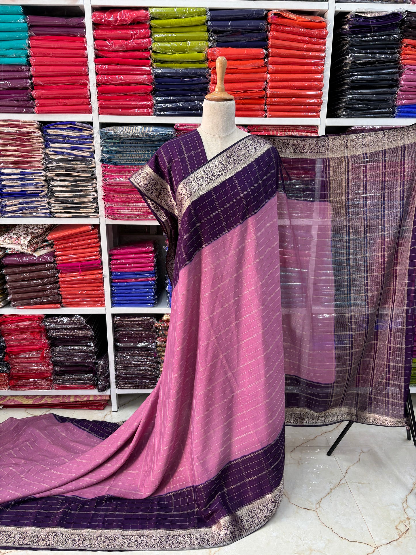 Chinnon Medium Size Ivory Jari Border