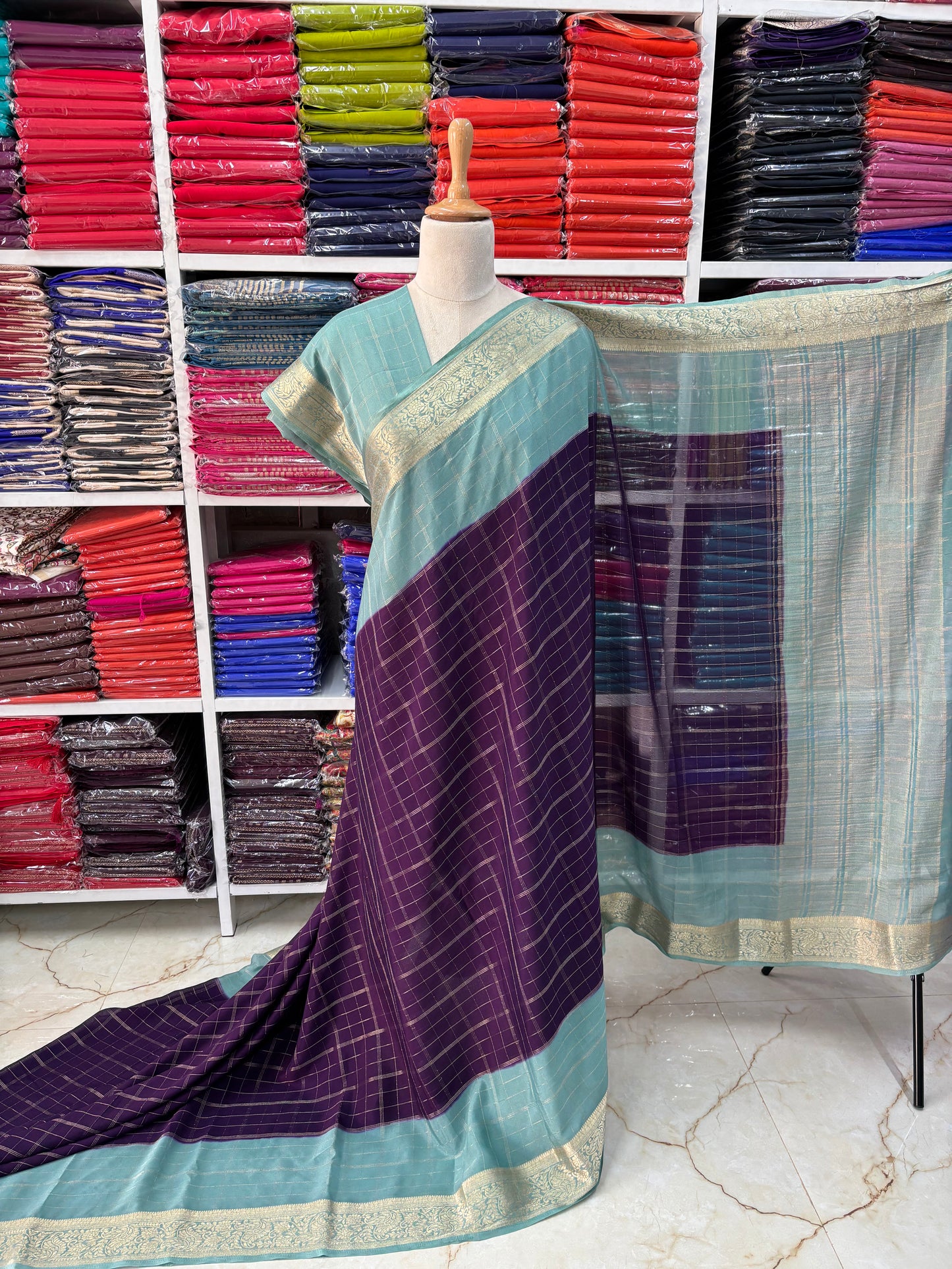 Chinnon Medium Size Ivory Jari Border